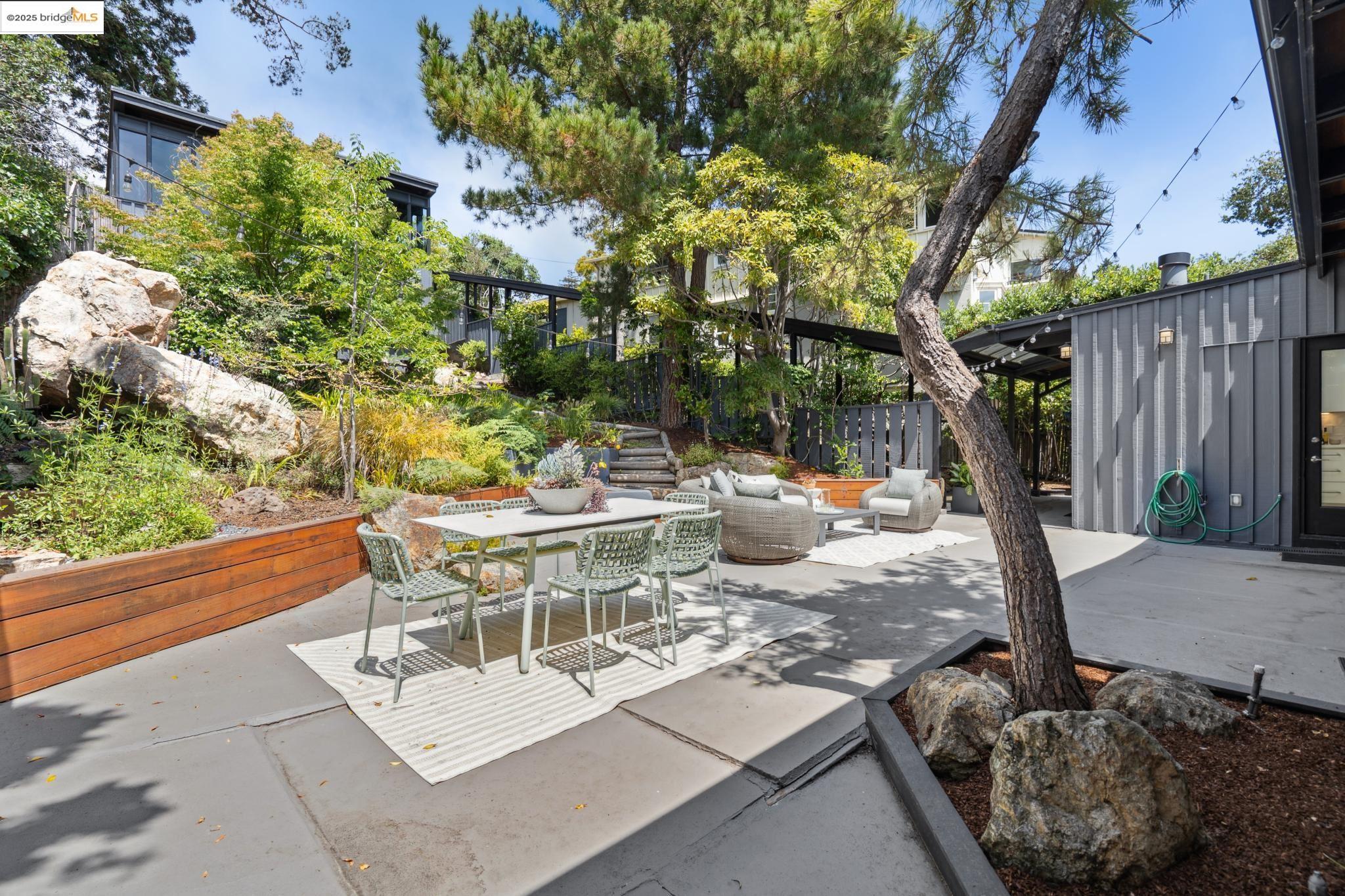 Detail Gallery Image 12 of 58 For 1910 Yosemite Rd, Berkeley,  CA 94707 - 4 Beds | 3 Baths