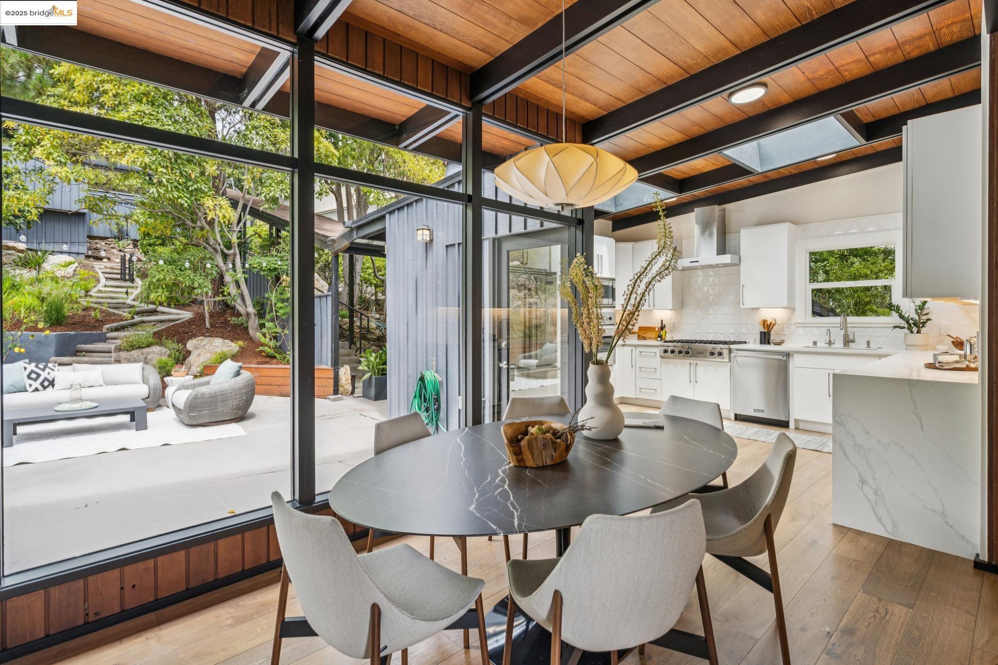 Detail Gallery Image 18 of 58 For 1910 Yosemite Rd, Berkeley,  CA 94707 - 4 Beds | 3 Baths