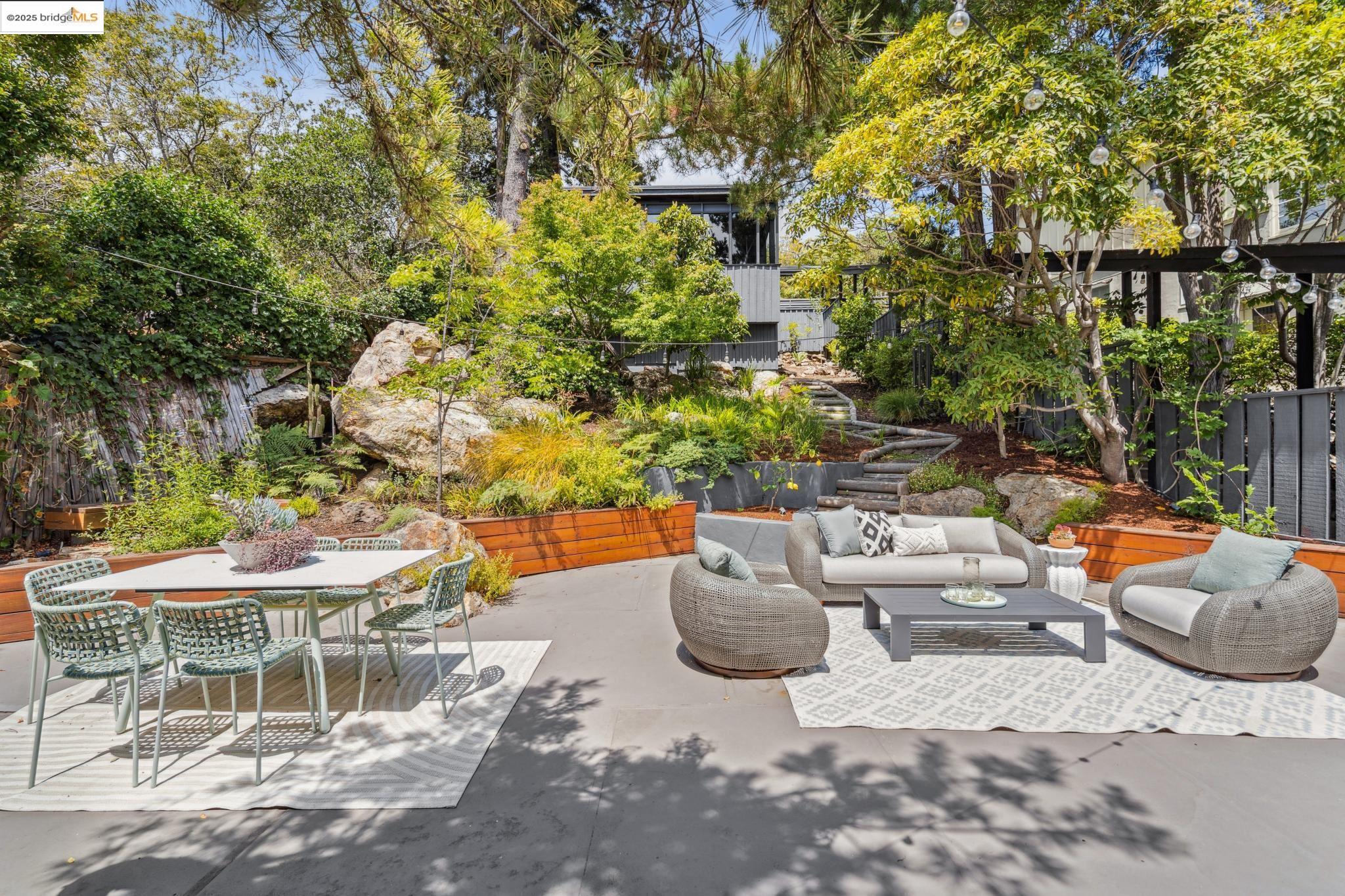 Detail Gallery Image 19 of 58 For 1910 Yosemite Rd, Berkeley,  CA 94707 - 4 Beds | 3 Baths