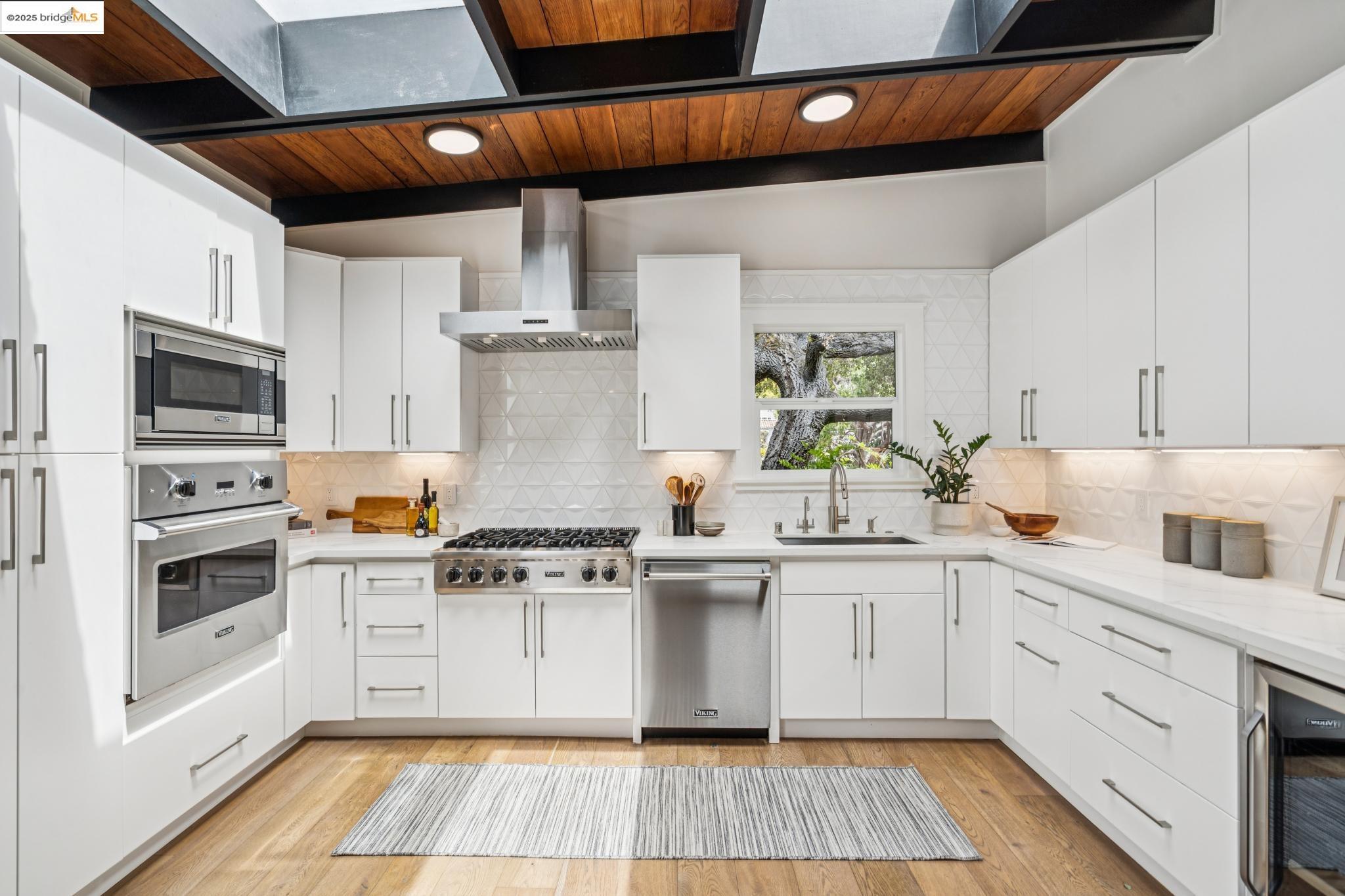 Detail Gallery Image 21 of 58 For 1910 Yosemite Rd, Berkeley,  CA 94707 - 4 Beds | 3 Baths