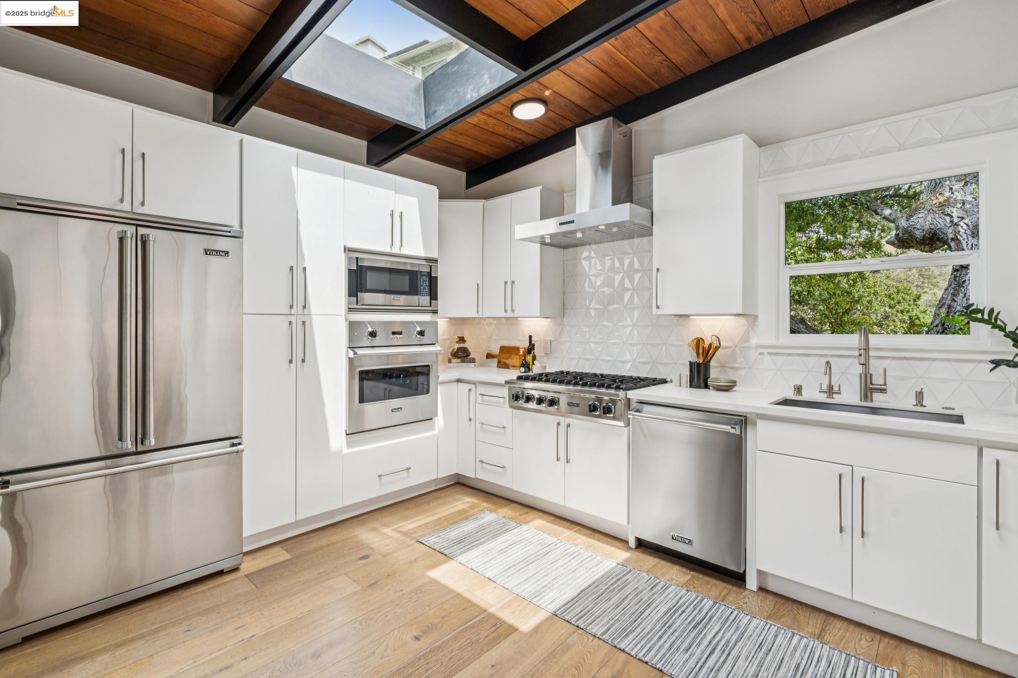 Detail Gallery Image 22 of 58 For 1910 Yosemite Rd, Berkeley,  CA 94707 - 4 Beds | 3 Baths