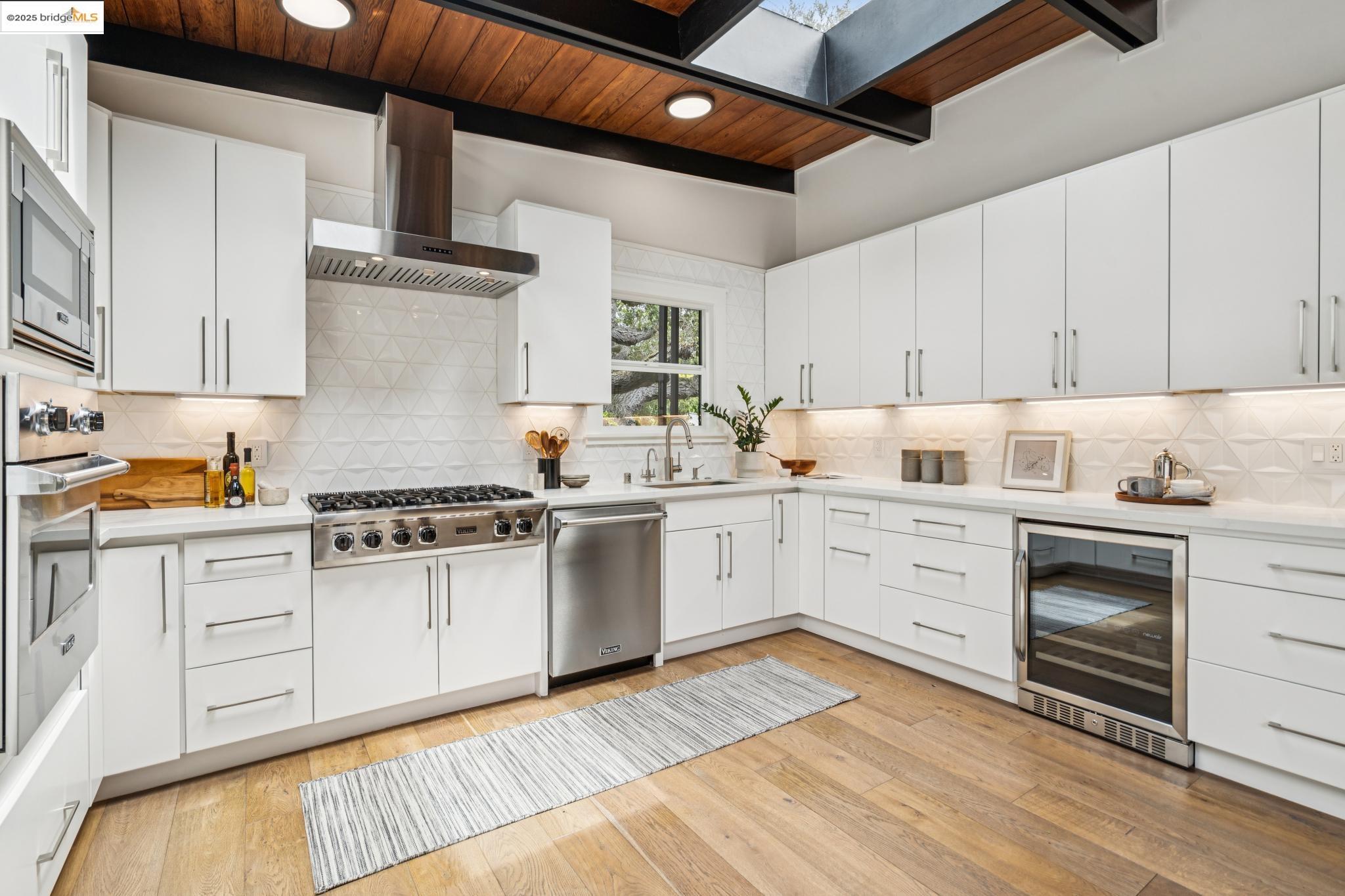 Detail Gallery Image 24 of 58 For 1910 Yosemite Rd, Berkeley,  CA 94707 - 4 Beds | 3 Baths