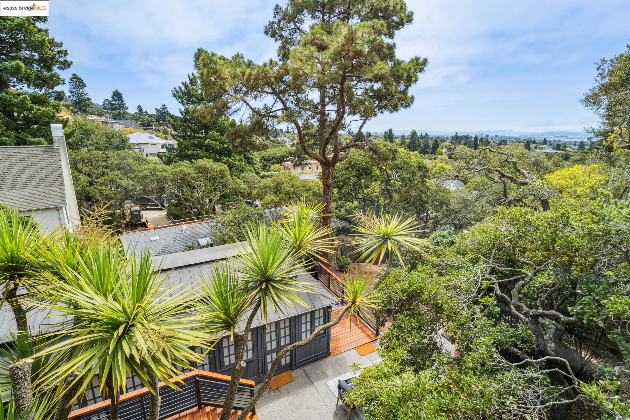 Detail Gallery Image 27 of 58 For 1910 Yosemite Rd, Berkeley,  CA 94707 - 4 Beds | 3 Baths
