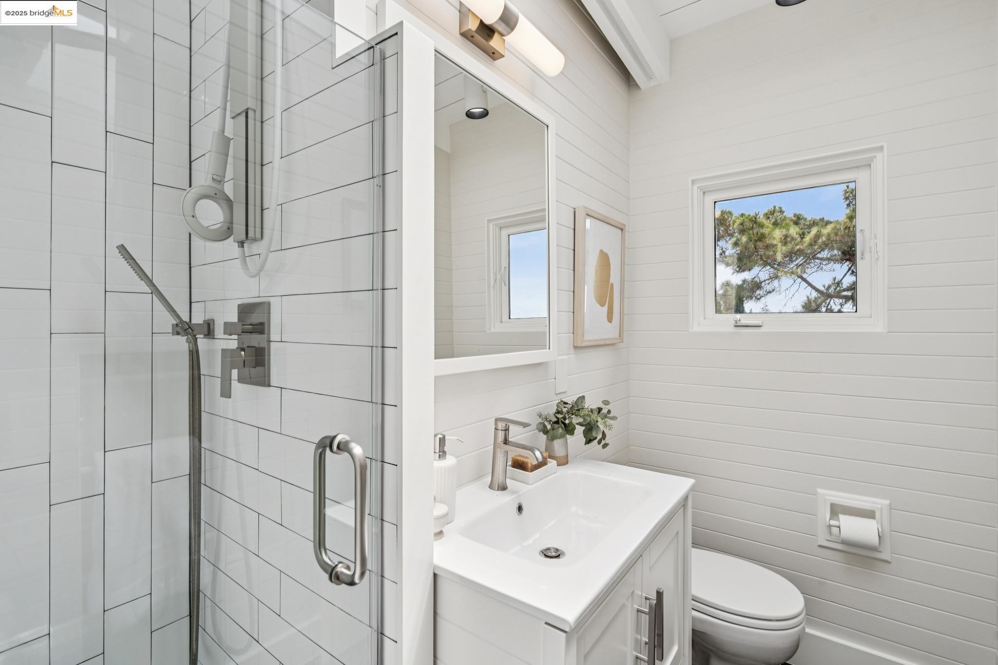 Detail Gallery Image 29 of 58 For 1910 Yosemite Rd, Berkeley,  CA 94707 - 4 Beds | 3 Baths