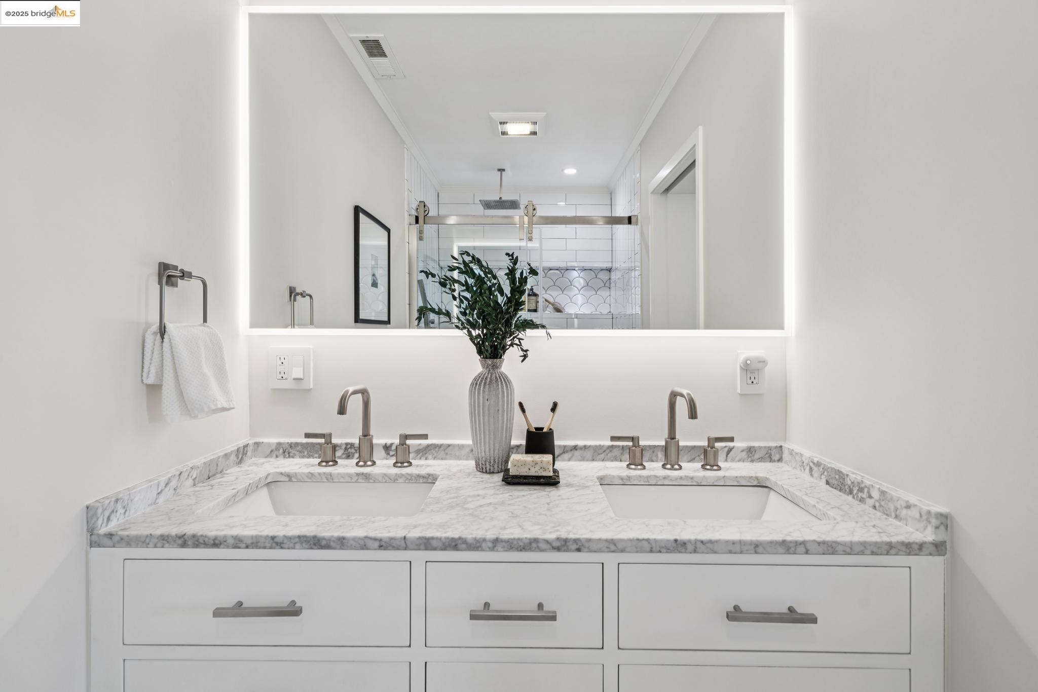 Detail Gallery Image 35 of 58 For 1910 Yosemite Rd, Berkeley,  CA 94707 - 4 Beds | 3 Baths