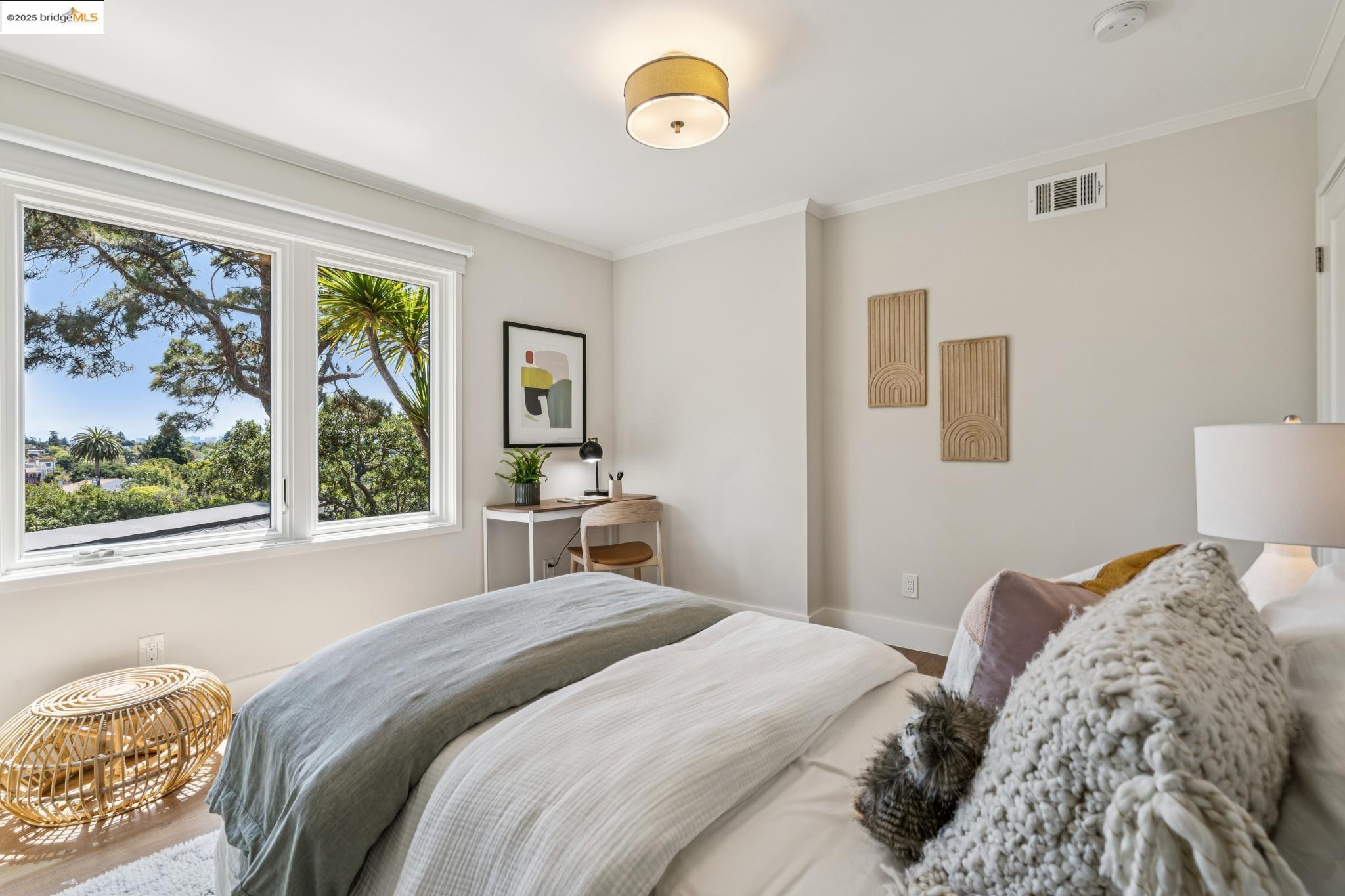Detail Gallery Image 37 of 58 For 1910 Yosemite Rd, Berkeley,  CA 94707 - 4 Beds | 3 Baths