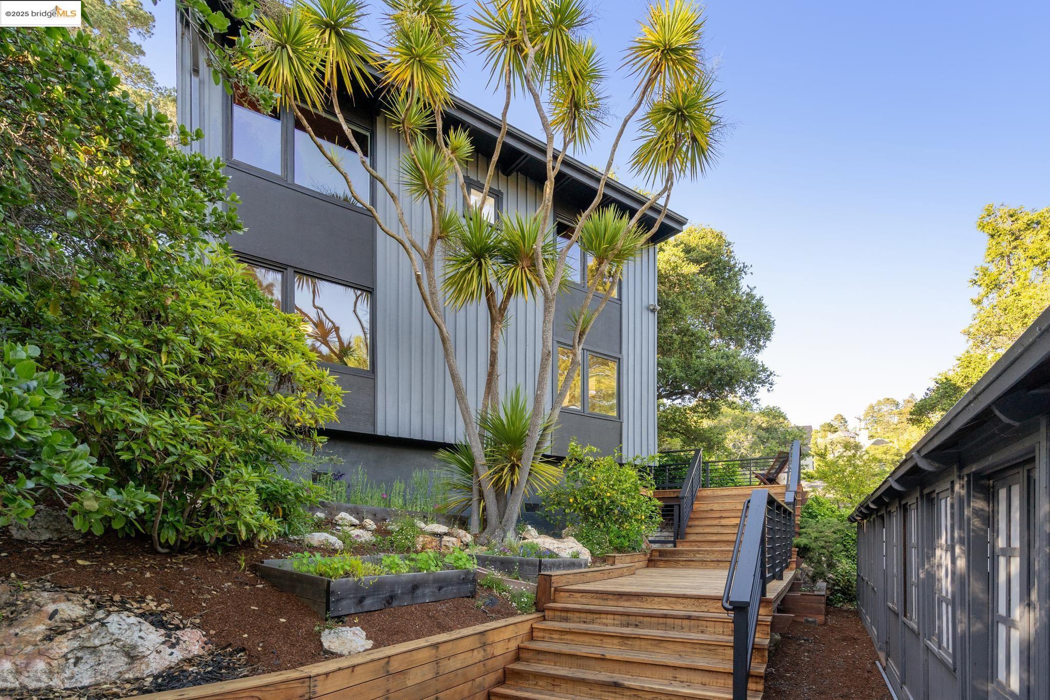 Detail Gallery Image 45 of 58 For 1910 Yosemite Rd, Berkeley,  CA 94707 - 4 Beds | 3 Baths