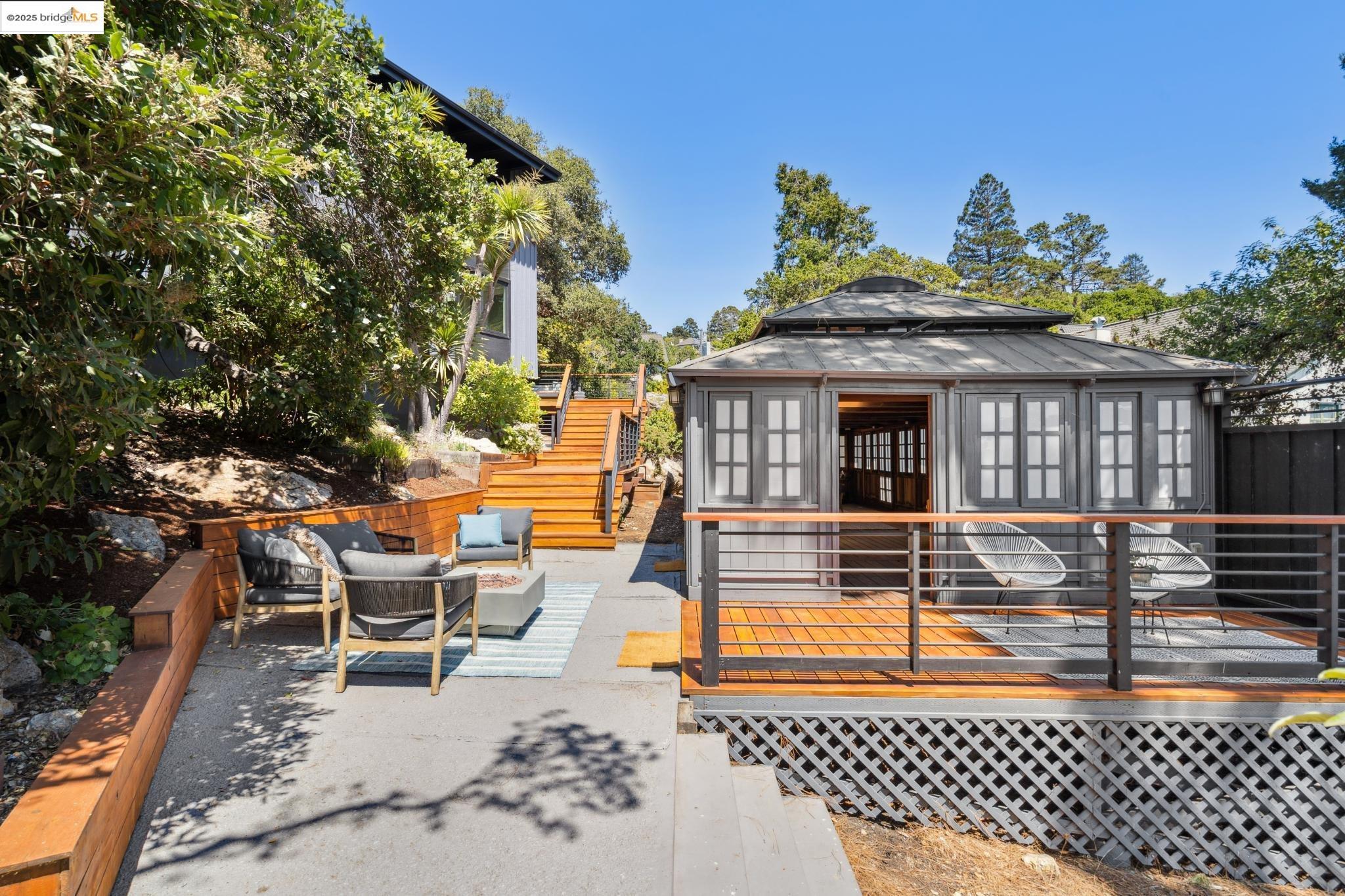 Detail Gallery Image 46 of 58 For 1910 Yosemite Rd, Berkeley,  CA 94707 - 4 Beds | 3 Baths