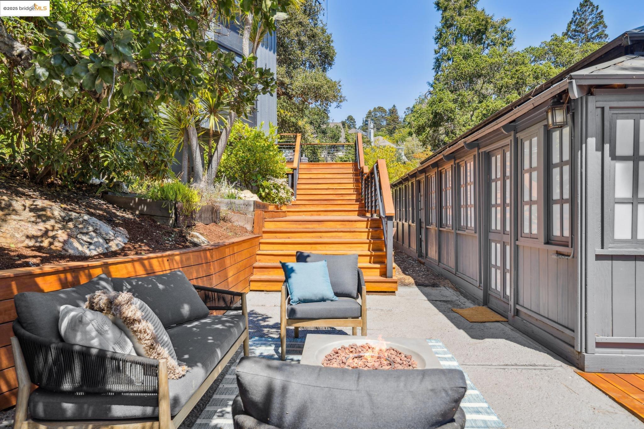 Detail Gallery Image 47 of 58 For 1910 Yosemite Rd, Berkeley,  CA 94707 - 4 Beds | 3 Baths
