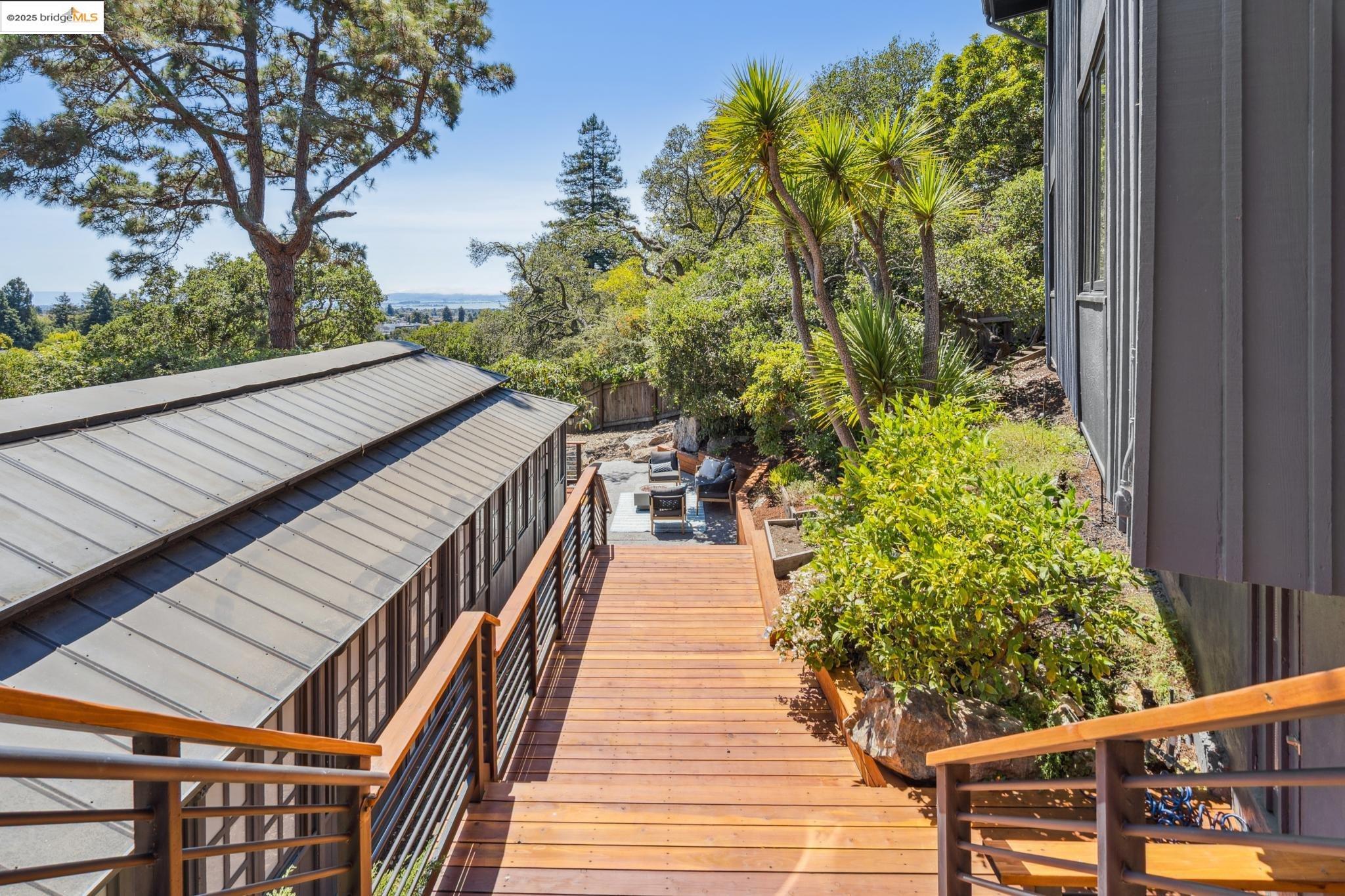 Detail Gallery Image 50 of 58 For 1910 Yosemite Rd, Berkeley,  CA 94707 - 4 Beds | 3 Baths