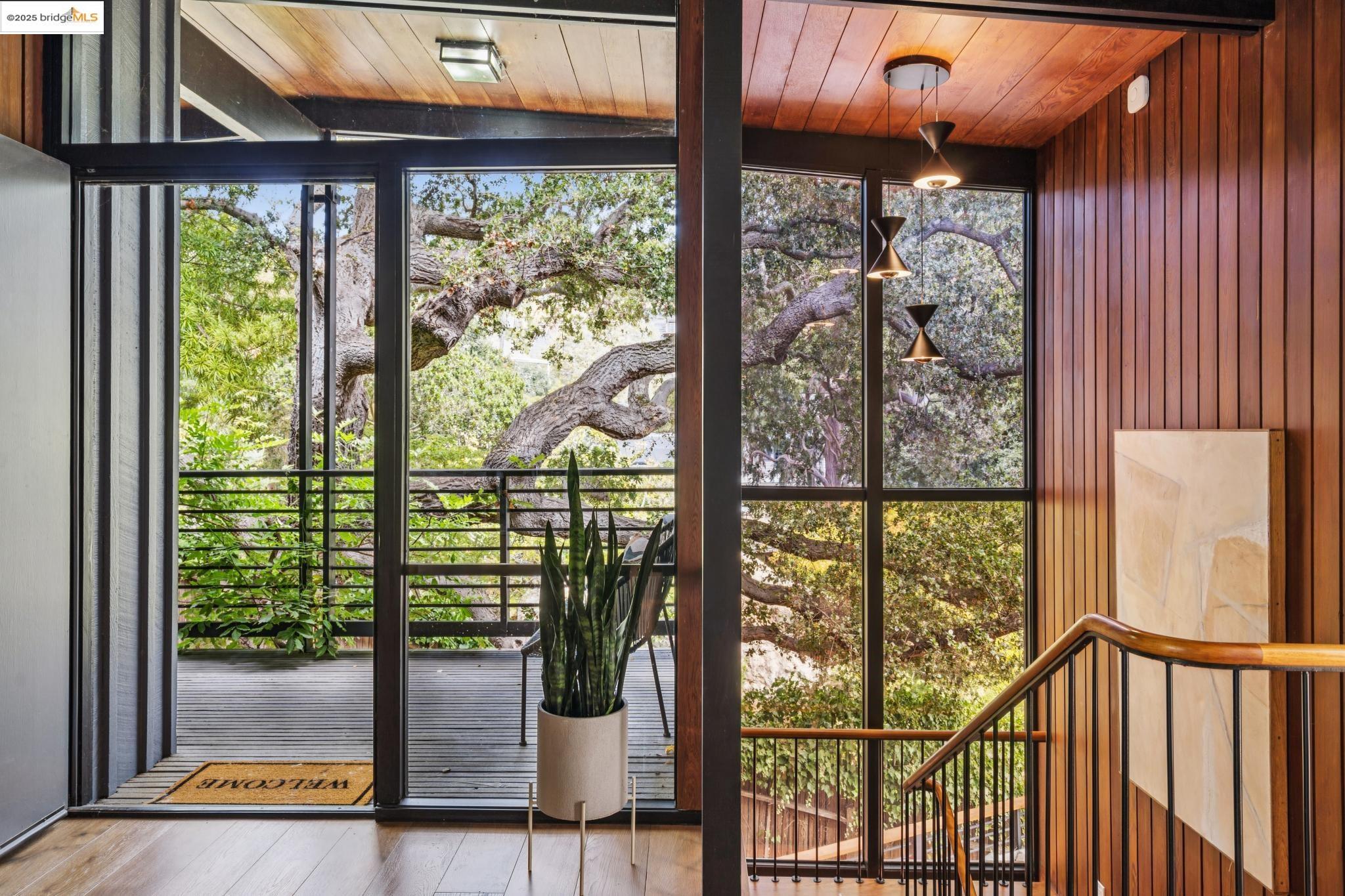 Detail Gallery Image 8 of 58 For 1910 Yosemite Rd, Berkeley,  CA 94707 - 4 Beds | 3 Baths
