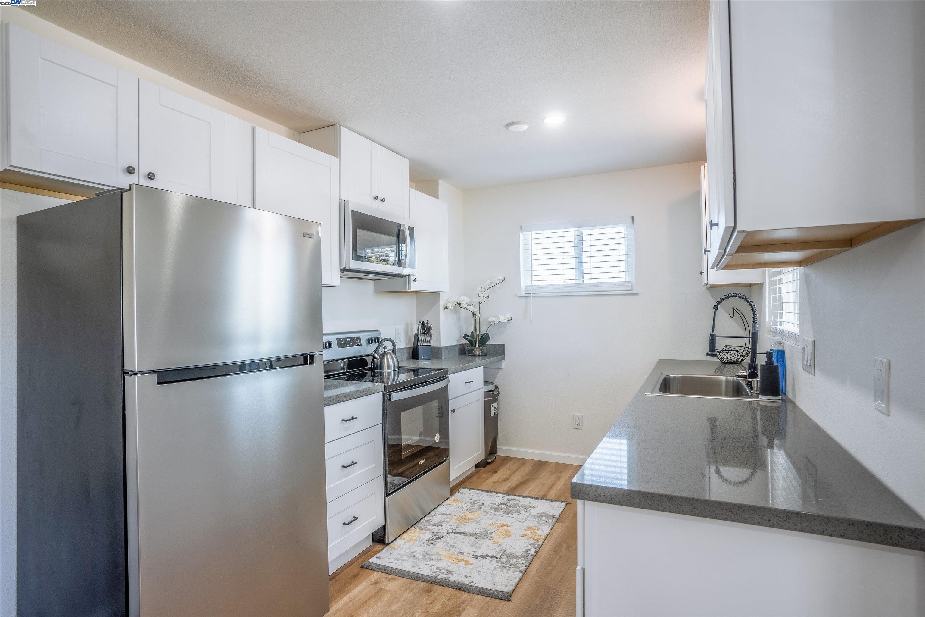 Detail Gallery Image 11 of 49 For 3086 Capp St, Oakland,  CA 94602 - – Beds | – Baths