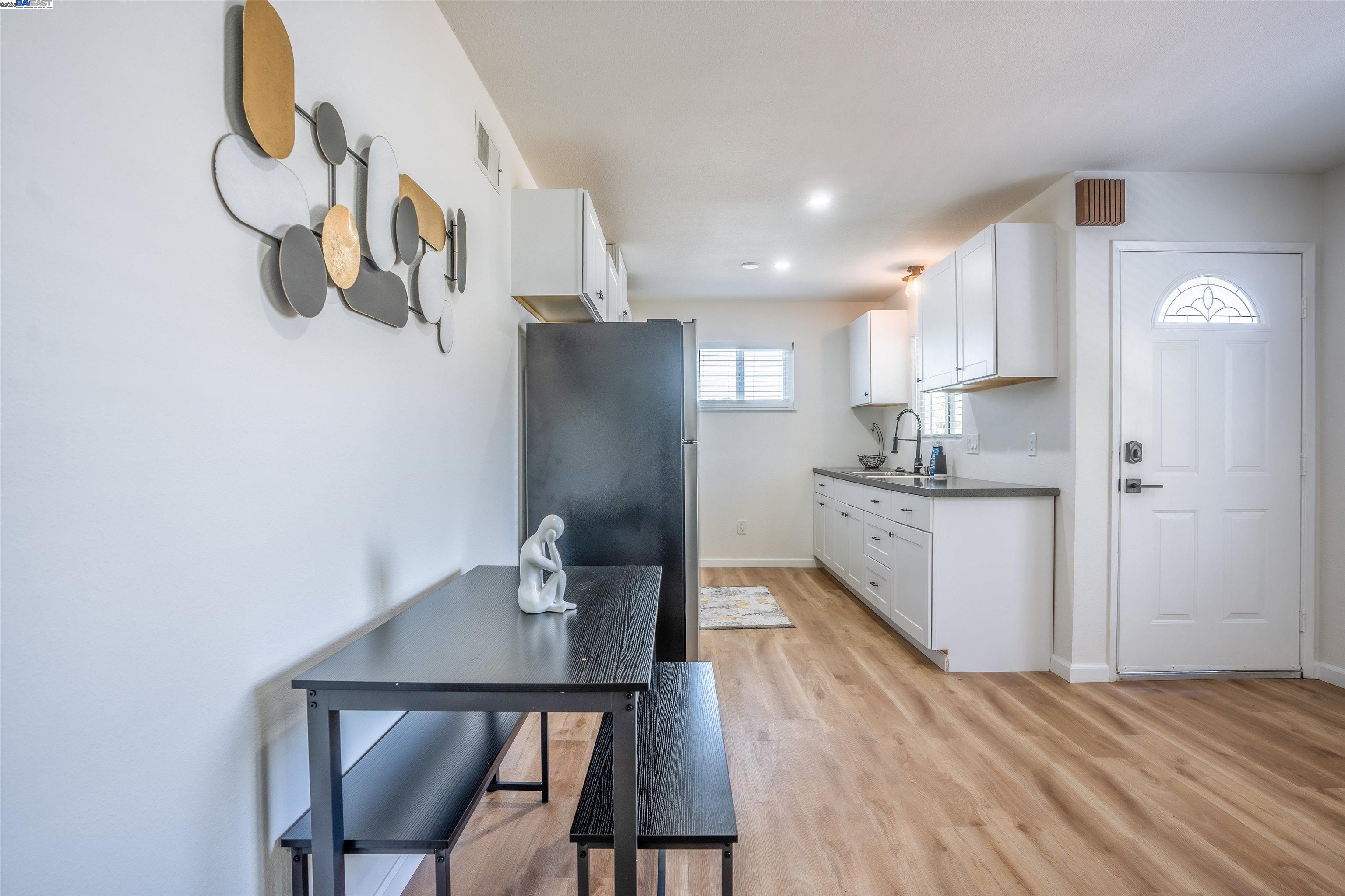 Detail Gallery Image 12 of 49 For 3086 Capp St, Oakland,  CA 94602 - – Beds | – Baths