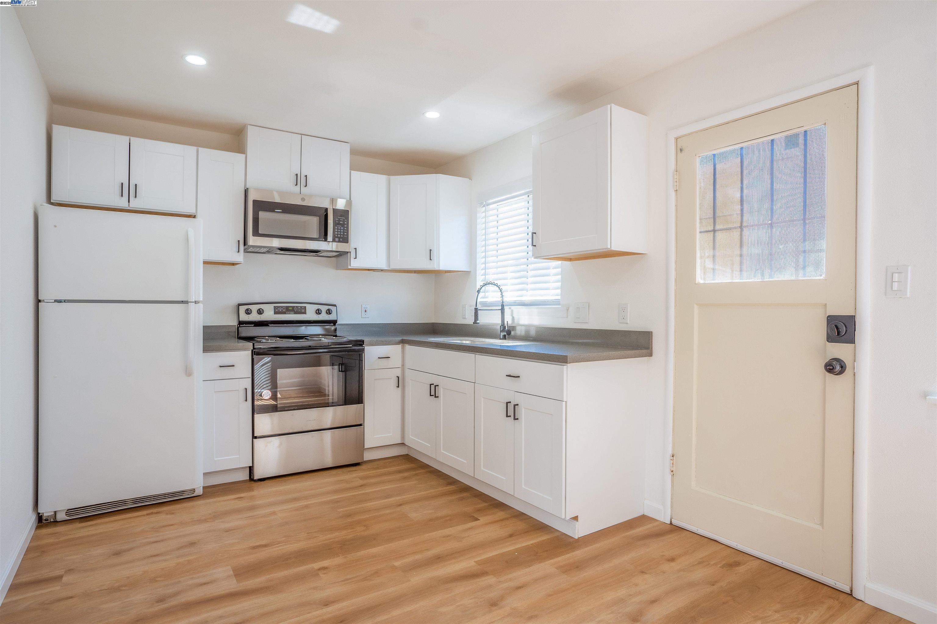 Detail Gallery Image 25 of 49 For 3086 Capp St, Oakland,  CA 94602 - – Beds | – Baths