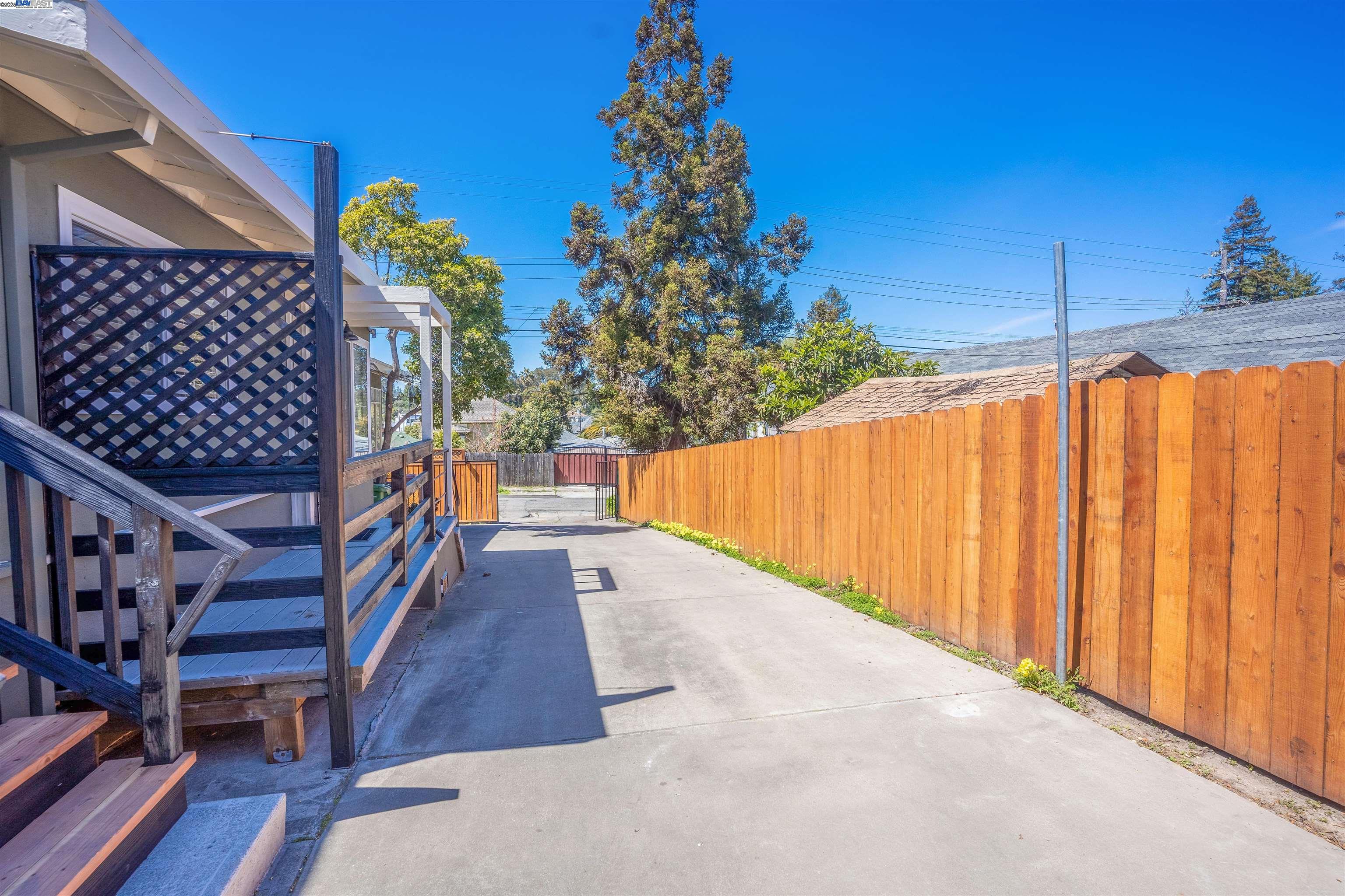 Detail Gallery Image 4 of 49 For 3086 Capp St, Oakland,  CA 94602 - – Beds | – Baths
