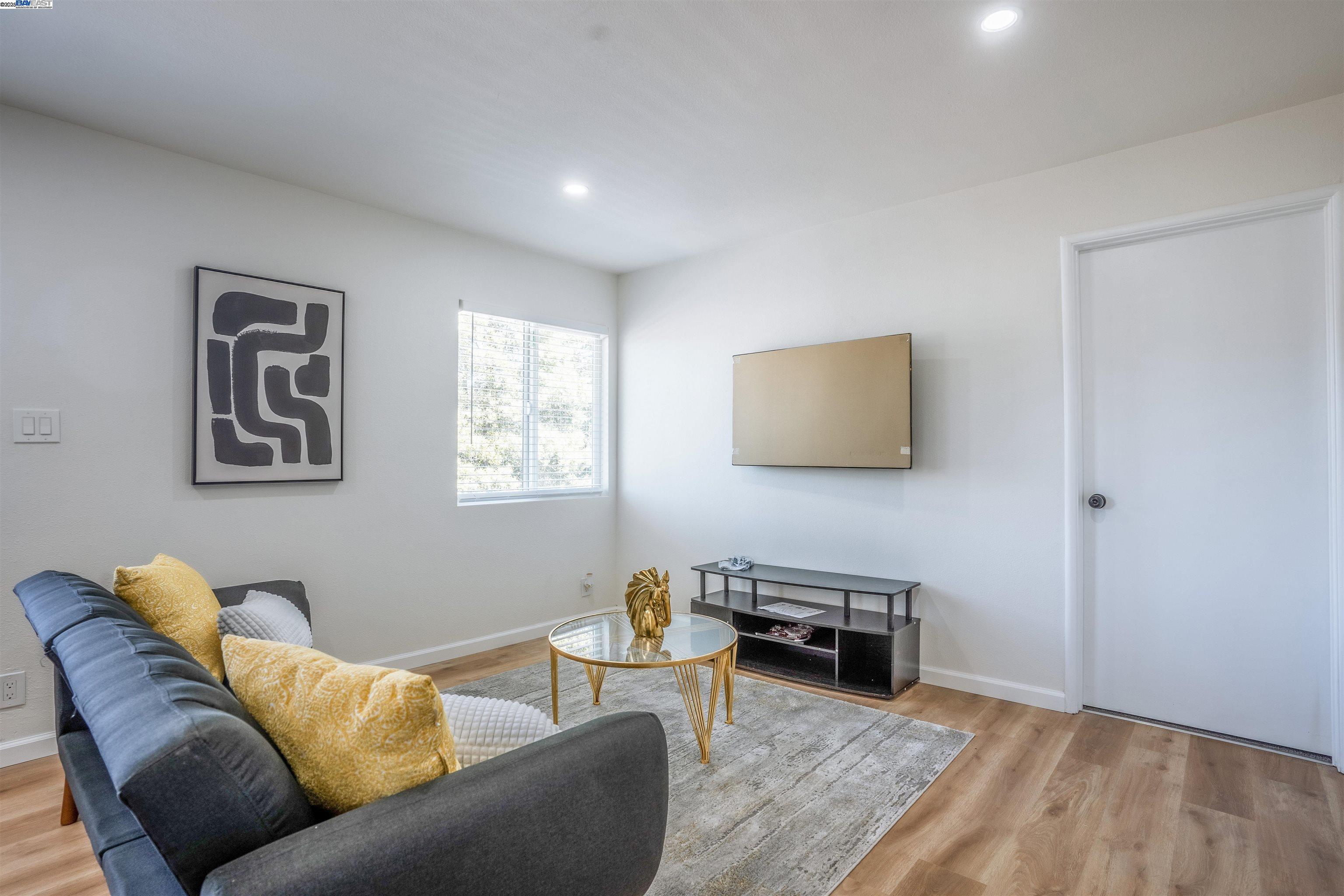 Detail Gallery Image 7 of 49 For 3086 Capp St, Oakland,  CA 94602 - – Beds | – Baths