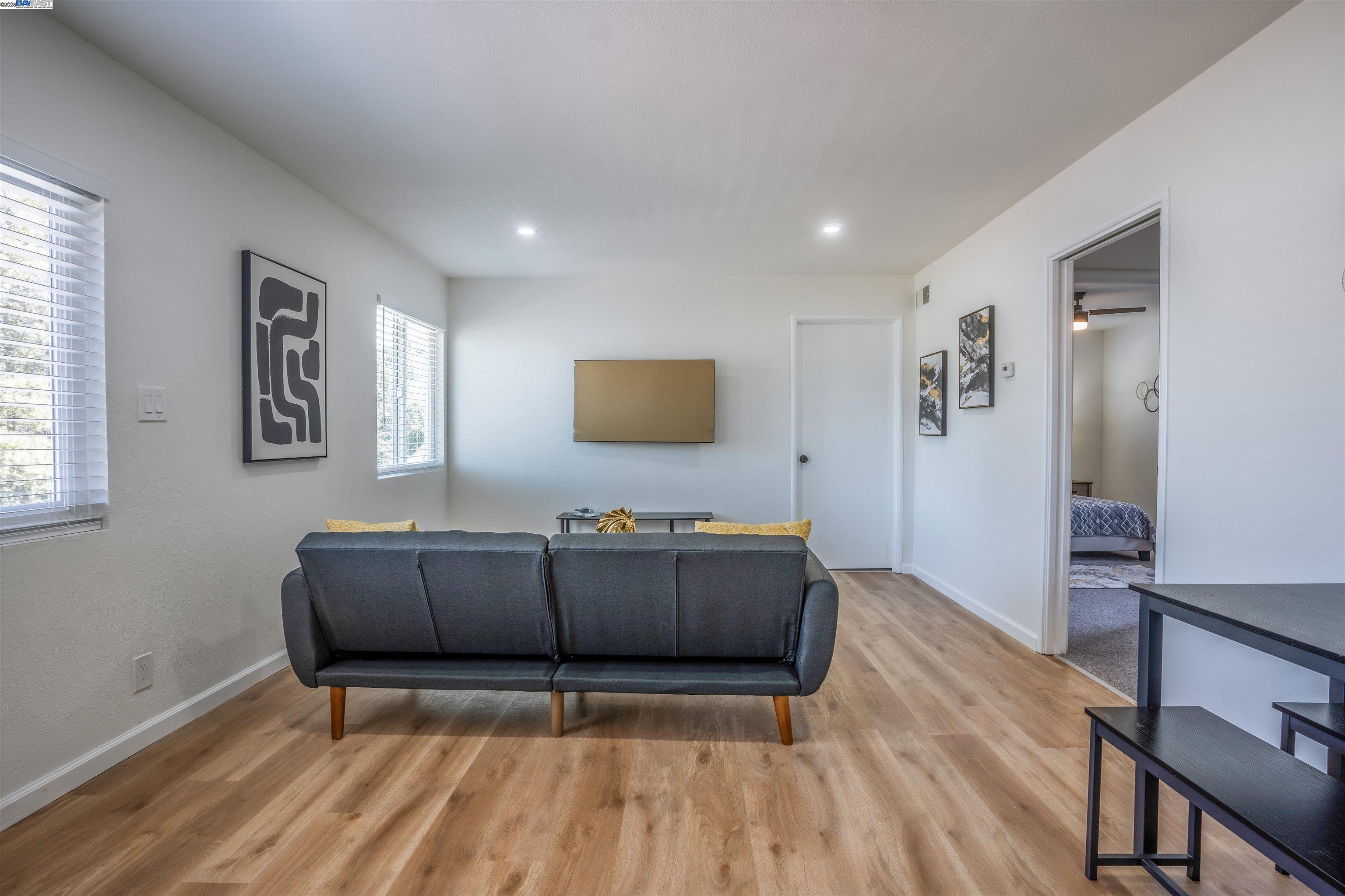 Detail Gallery Image 8 of 49 For 3086 Capp St, Oakland,  CA 94602 - – Beds | – Baths