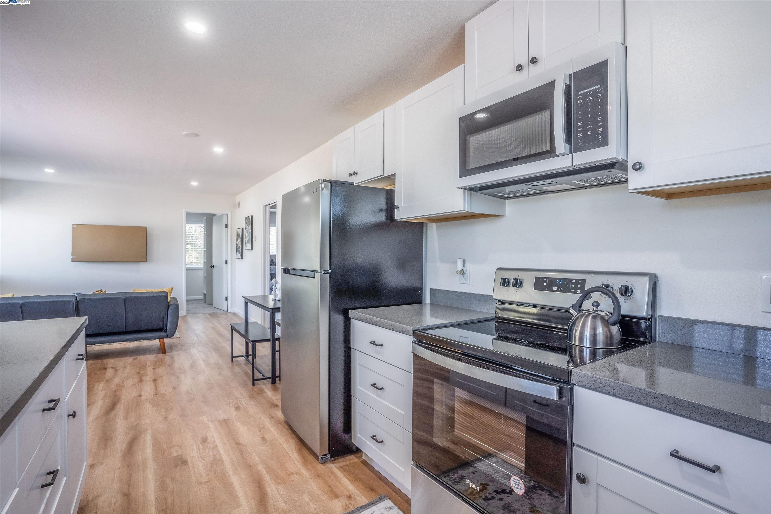Detail Gallery Image 9 of 49 For 3086 Capp St, Oakland,  CA 94602 - – Beds | – Baths
