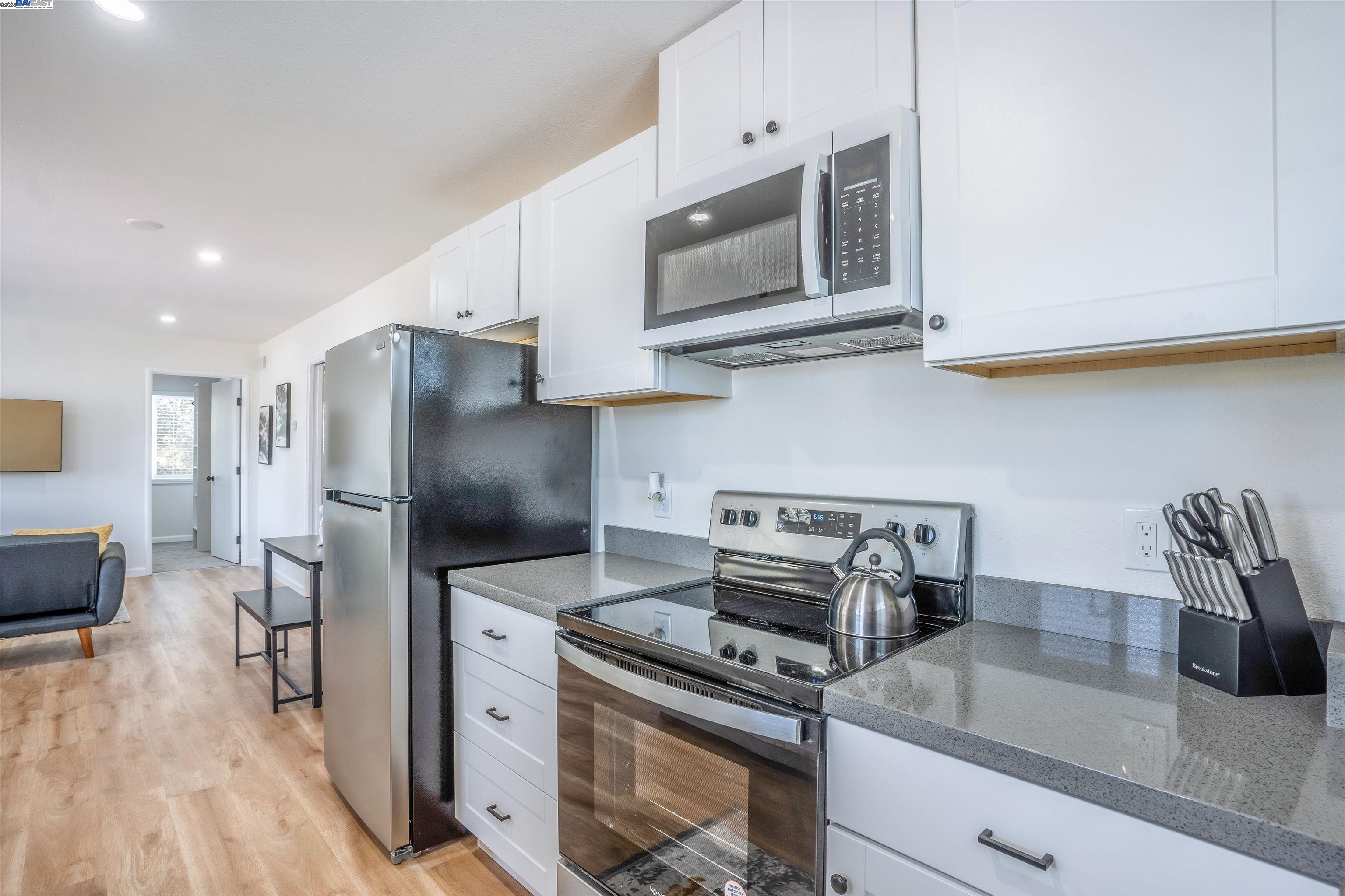 Detail Gallery Image 10 of 49 For 3086 Capp St, Oakland,  CA 94602 - – Beds | – Baths