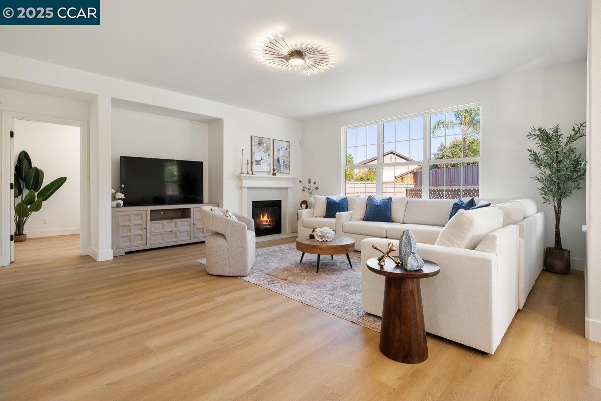 Detail Gallery Image 5 of 51 For 1898 Bayonne Ct, Tracy,  CA 95304 - 4 Beds | 2/1 Baths
