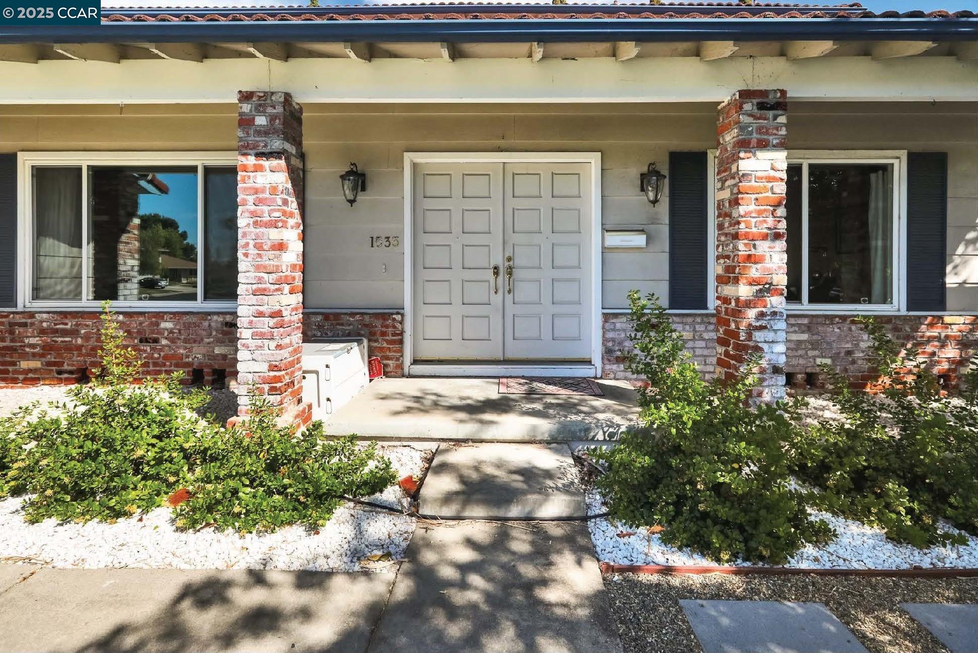 Detail Gallery Image 2 of 9 For 1533 Longford Ct, Walnut Creek,  CA 94598 - 4 Beds | 2 Baths
