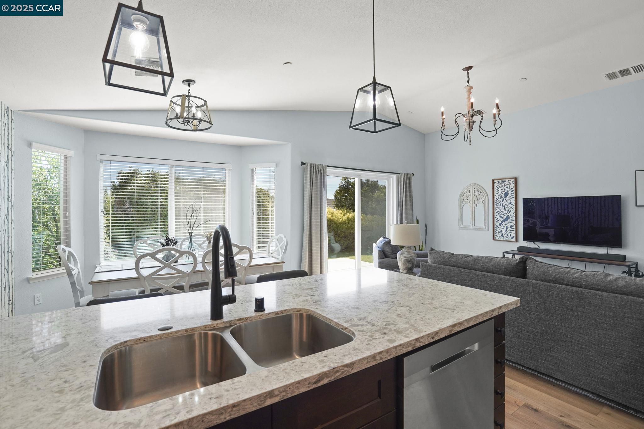 Detail Gallery Image 10 of 40 For 304 Birch Ridge Dr, Rio Vista,  CA 94571 - 2 Beds | 2 Baths