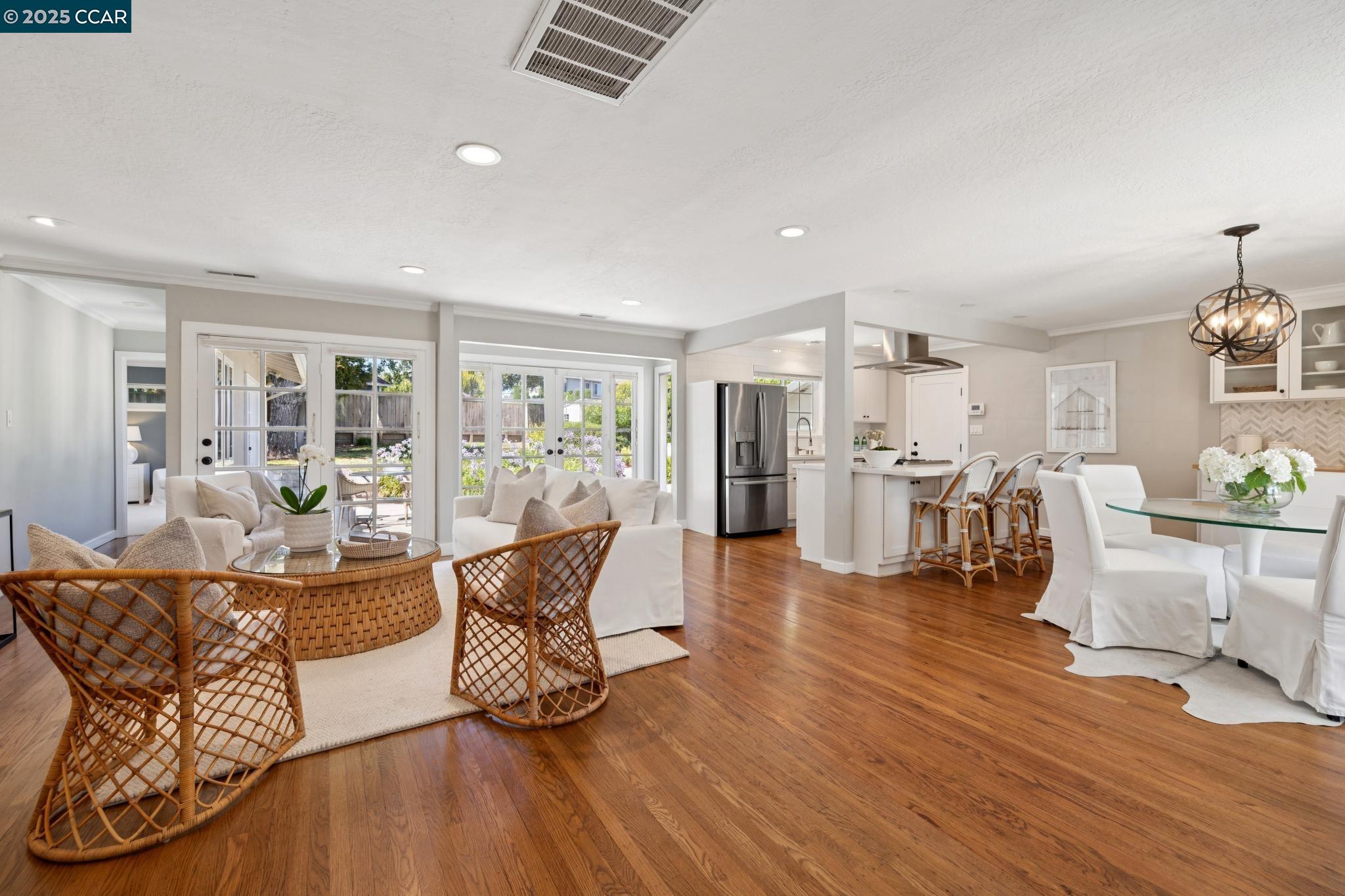 Detail Gallery Image 4 of 40 For 130 Wyatt Cir, Pleasant Hill,  CA 94523 - 3 Beds | 2 Baths