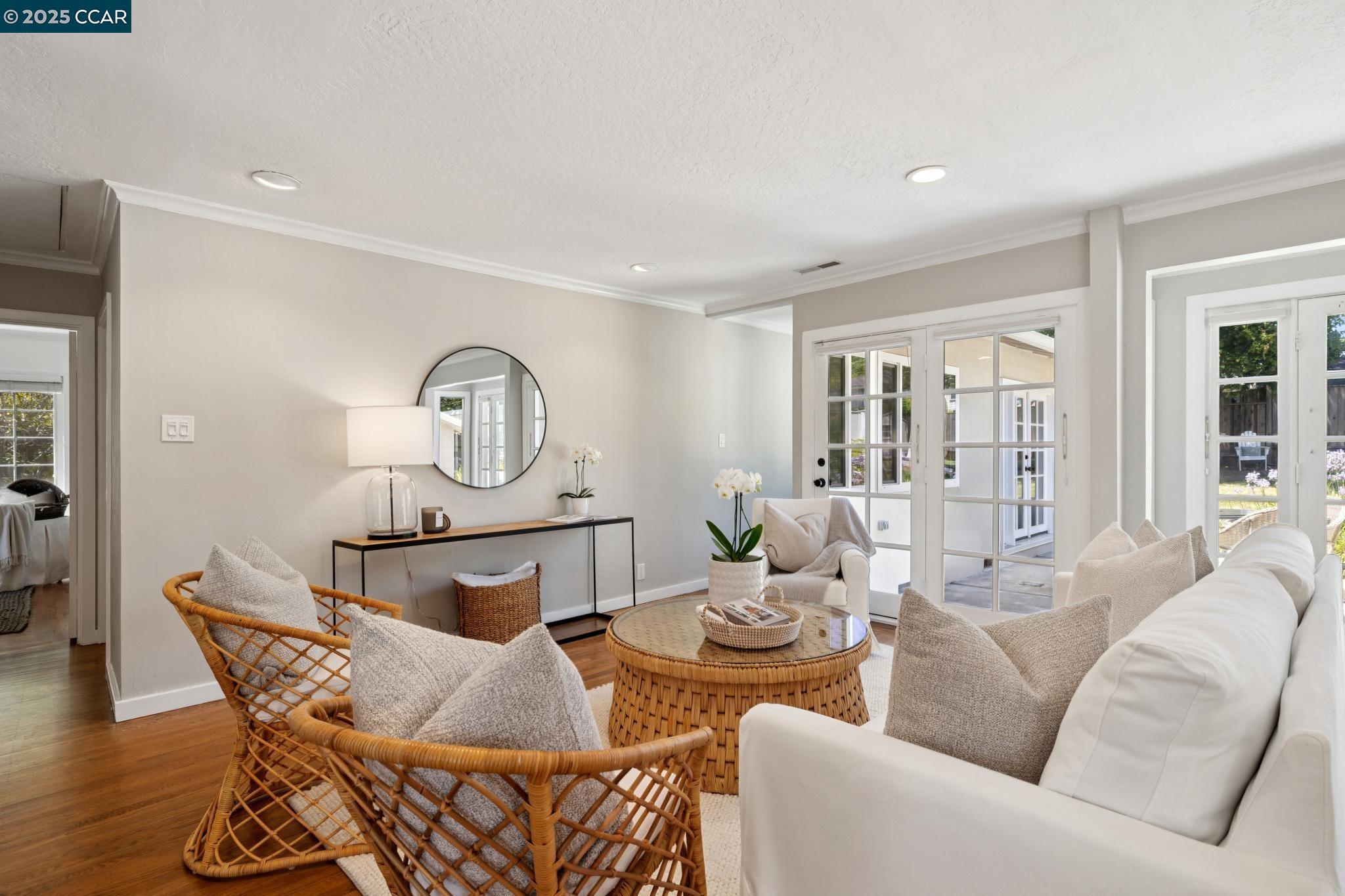 Detail Gallery Image 5 of 40 For 130 Wyatt Cir, Pleasant Hill,  CA 94523 - 3 Beds | 2 Baths