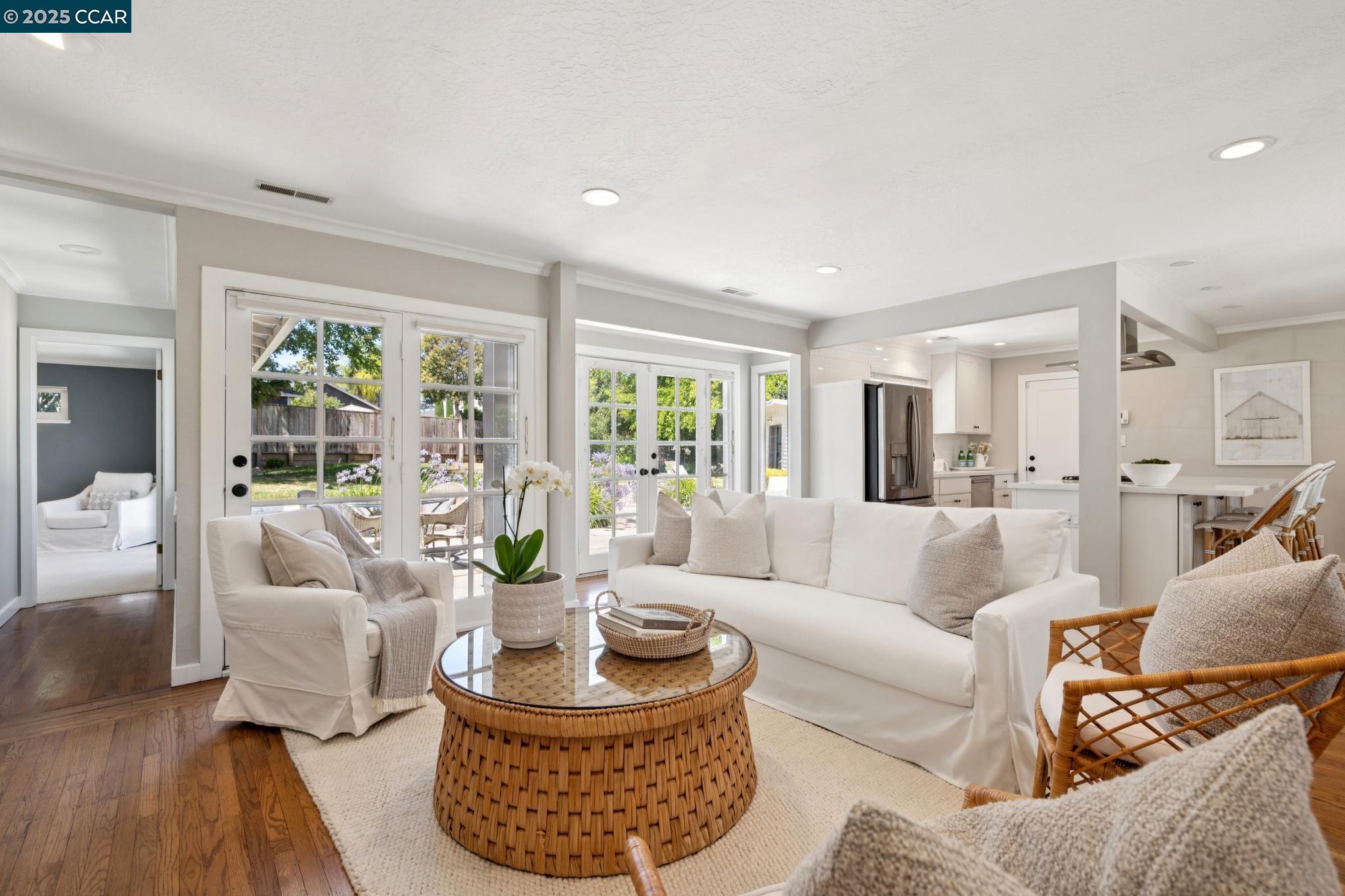 Detail Gallery Image 6 of 40 For 130 Wyatt Cir, Pleasant Hill,  CA 94523 - 3 Beds | 2 Baths
