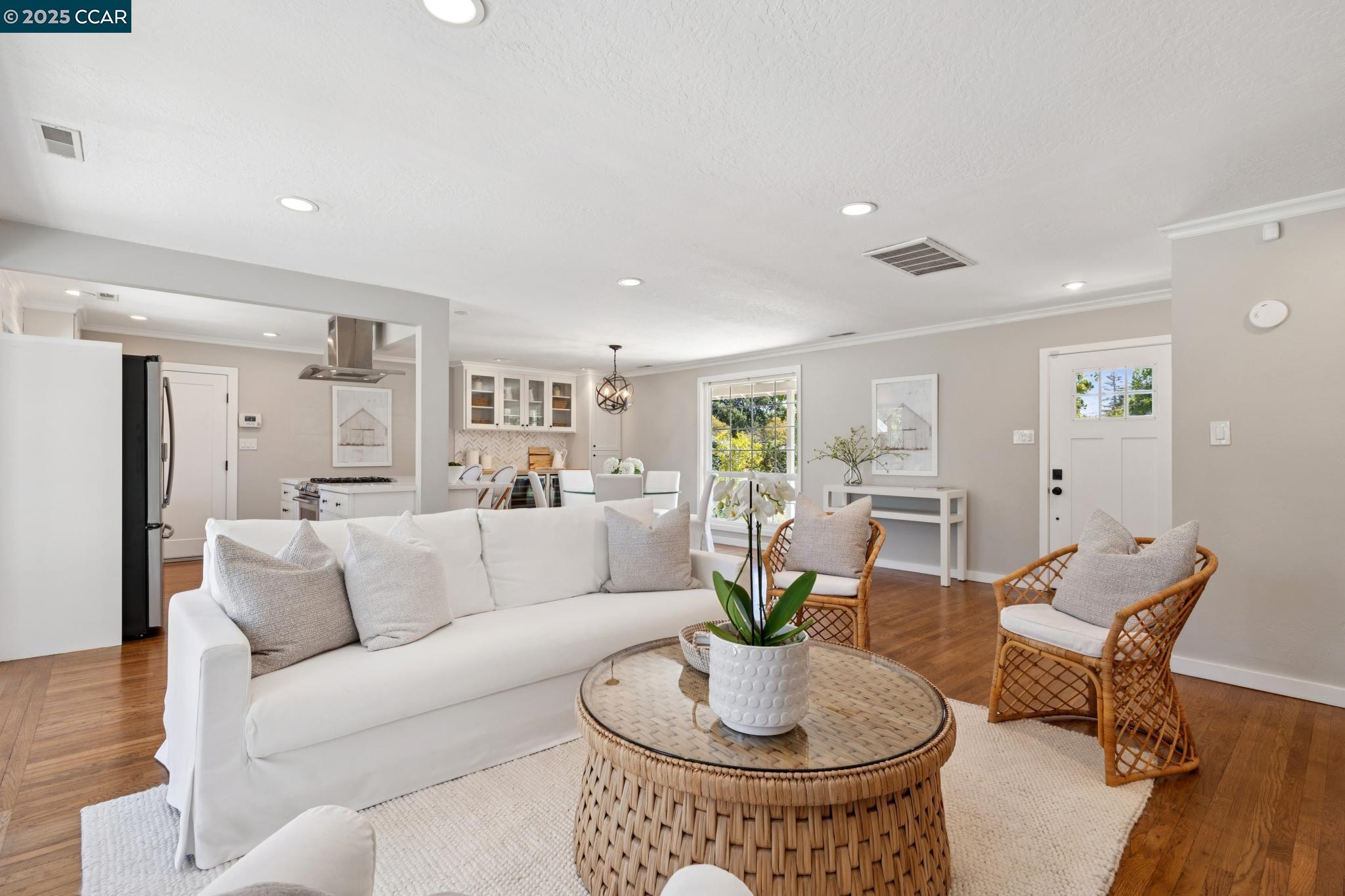 Detail Gallery Image 7 of 40 For 130 Wyatt Cir, Pleasant Hill,  CA 94523 - 3 Beds | 2 Baths