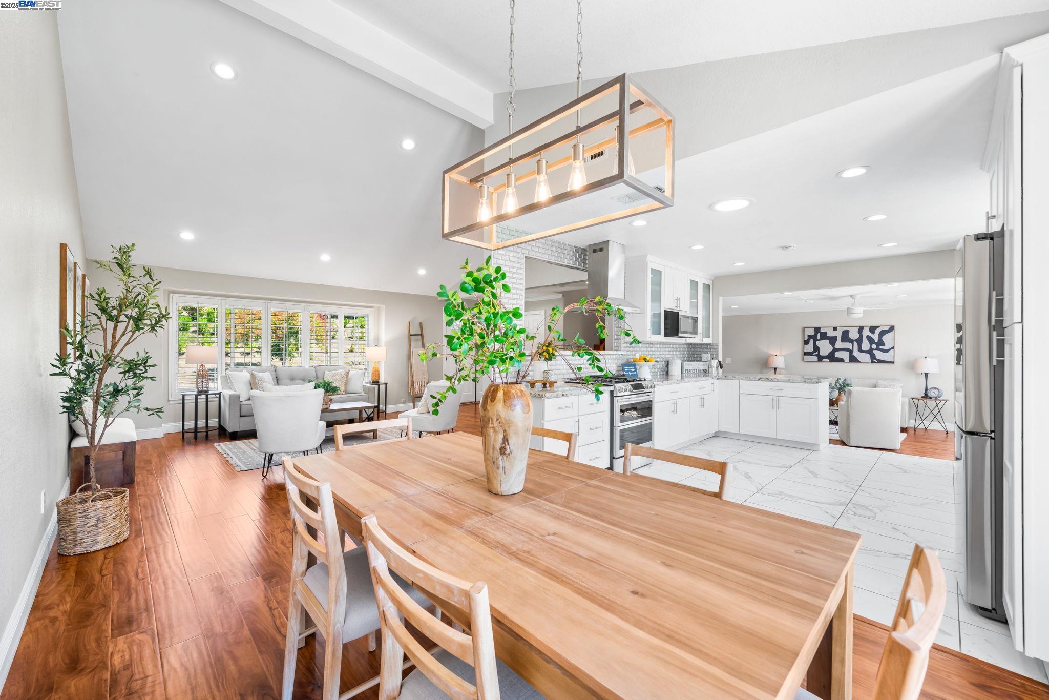 Detail Gallery Image 11 of 58 For 7638 Coral Way, Dublin,  CA 94568 - 4 Beds | 3 Baths