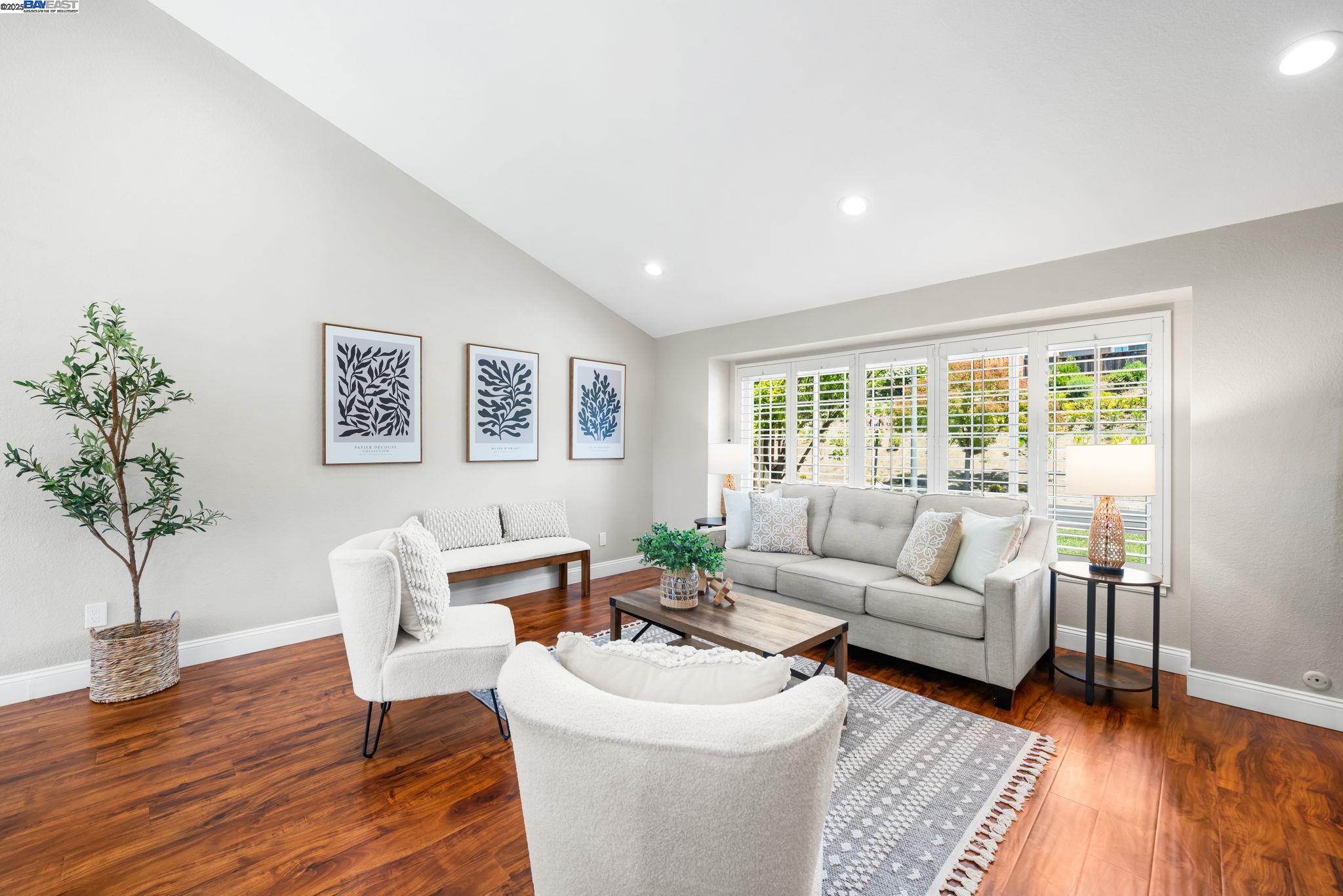 Detail Gallery Image 7 of 58 For 7638 Coral Way, Dublin,  CA 94568 - 4 Beds | 3 Baths
