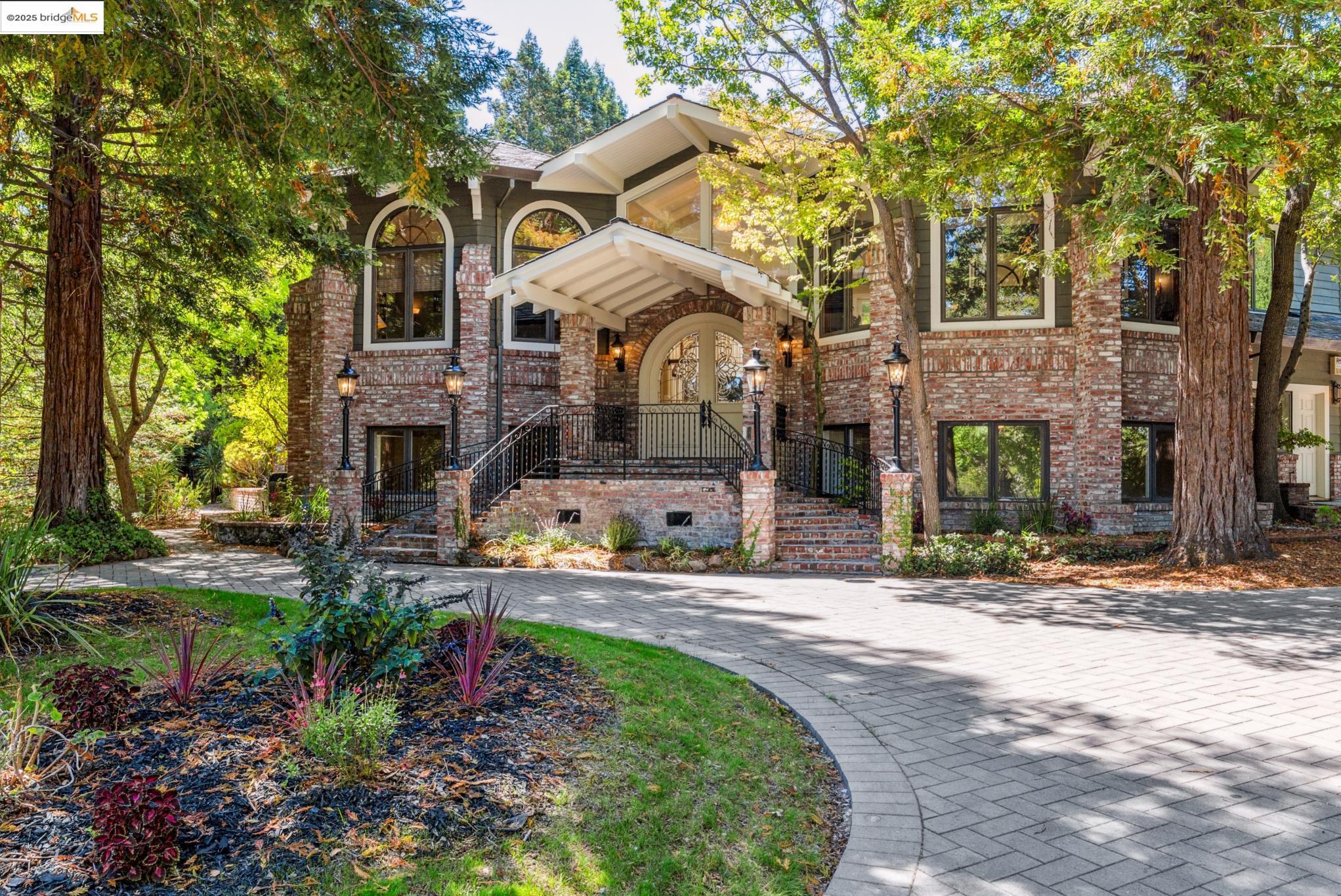 Detail Gallery Image 2 of 51 For 9 Burton Vista Ct, Lafayette,  CA 94549 - 6 Beds | 7/3 Baths