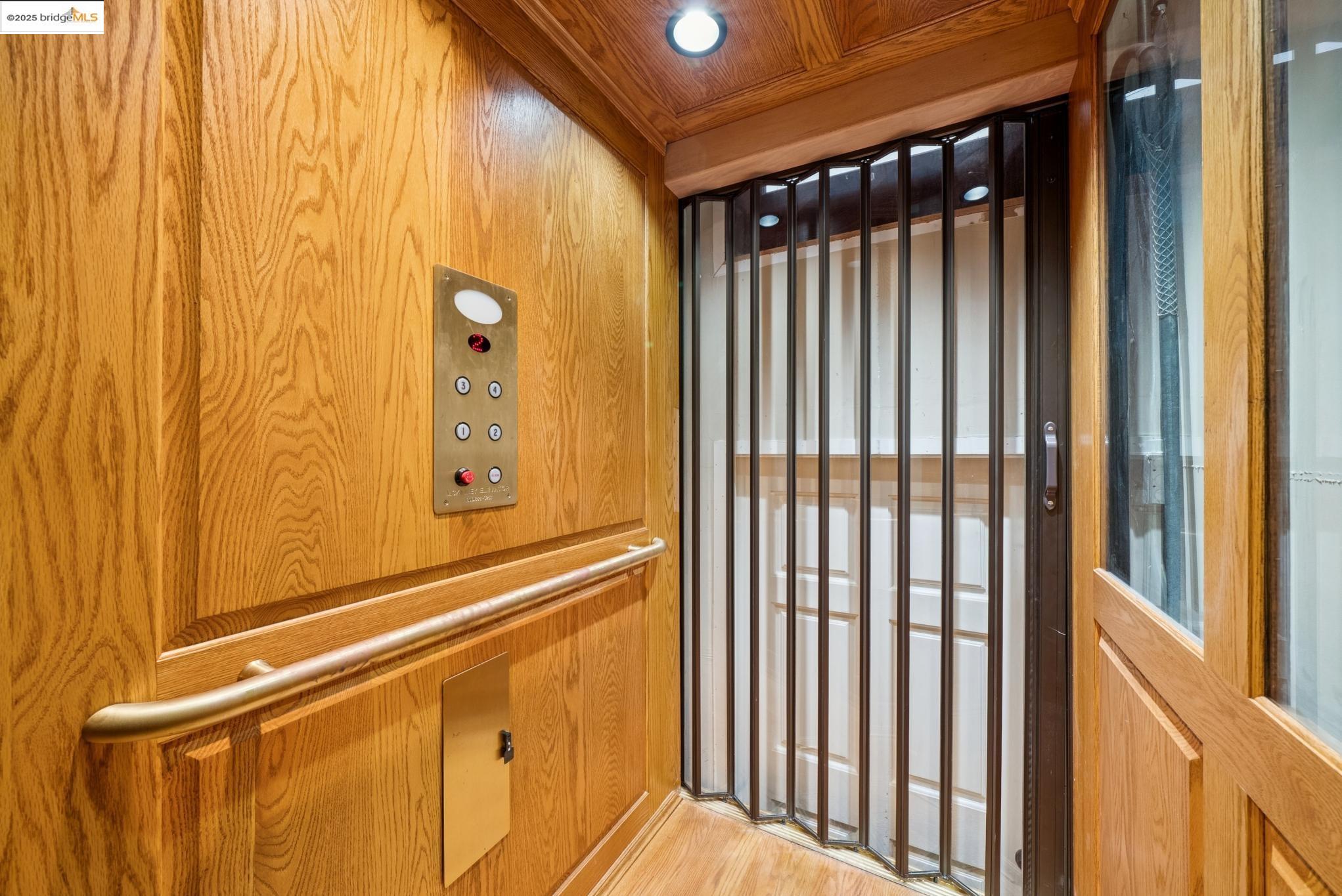 Detail Gallery Image 13 of 51 For 9 Burton Vista Ct, Lafayette,  CA 94549 - 6 Beds | 7/3 Baths