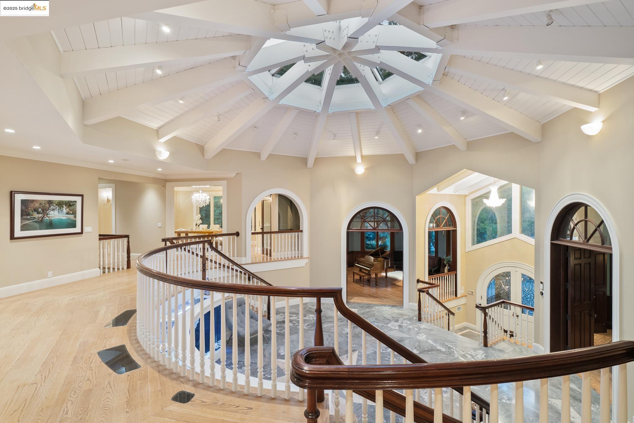 Detail Gallery Image 14 of 51 For 9 Burton Vista Ct, Lafayette,  CA 94549 - 6 Beds | 7/3 Baths