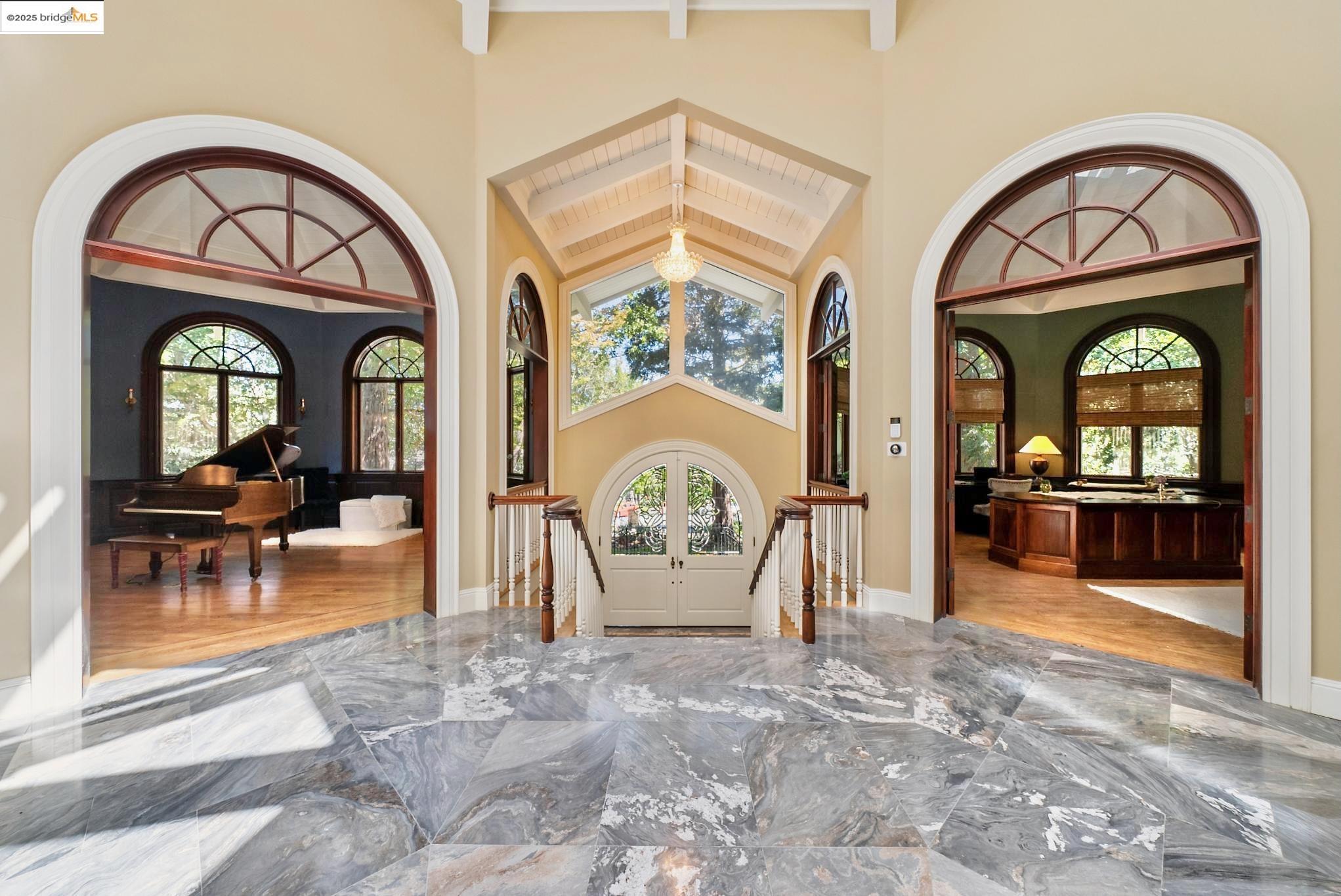 Detail Gallery Image 15 of 51 For 9 Burton Vista Ct, Lafayette,  CA 94549 - 6 Beds | 7/3 Baths
