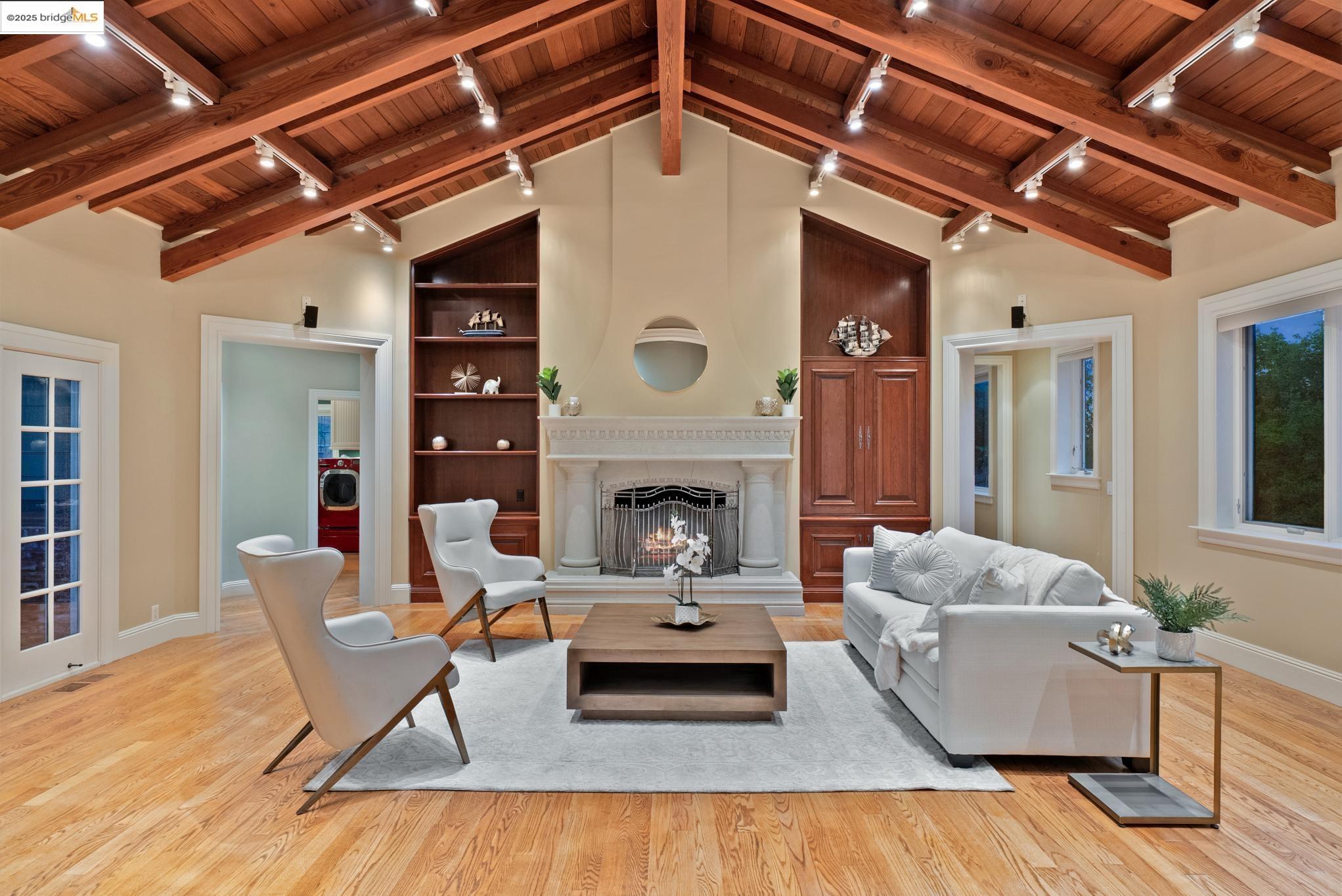 Detail Gallery Image 16 of 51 For 9 Burton Vista Ct, Lafayette,  CA 94549 - 6 Beds | 7/3 Baths