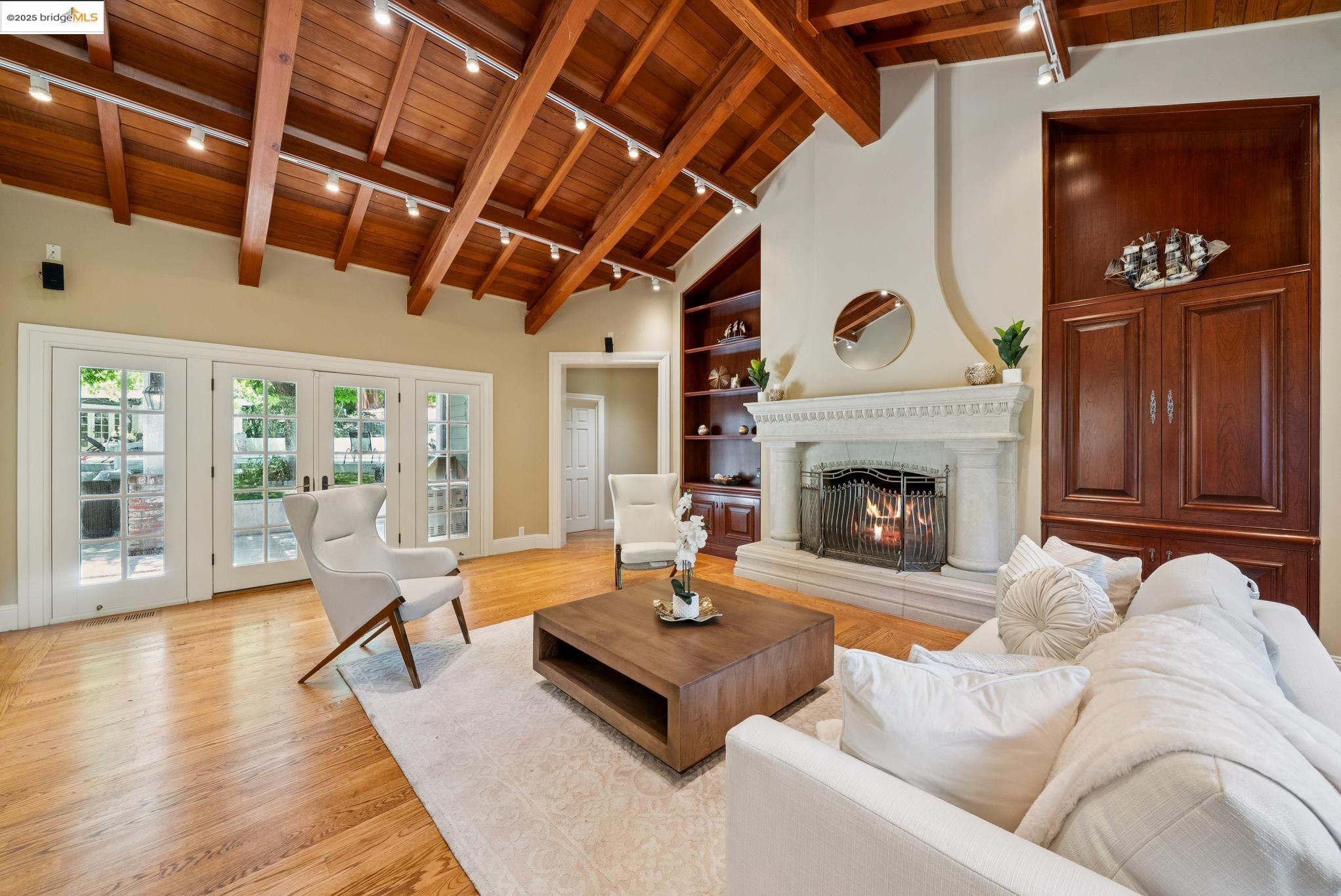 Detail Gallery Image 18 of 51 For 9 Burton Vista Ct, Lafayette,  CA 94549 - 6 Beds | 7/3 Baths