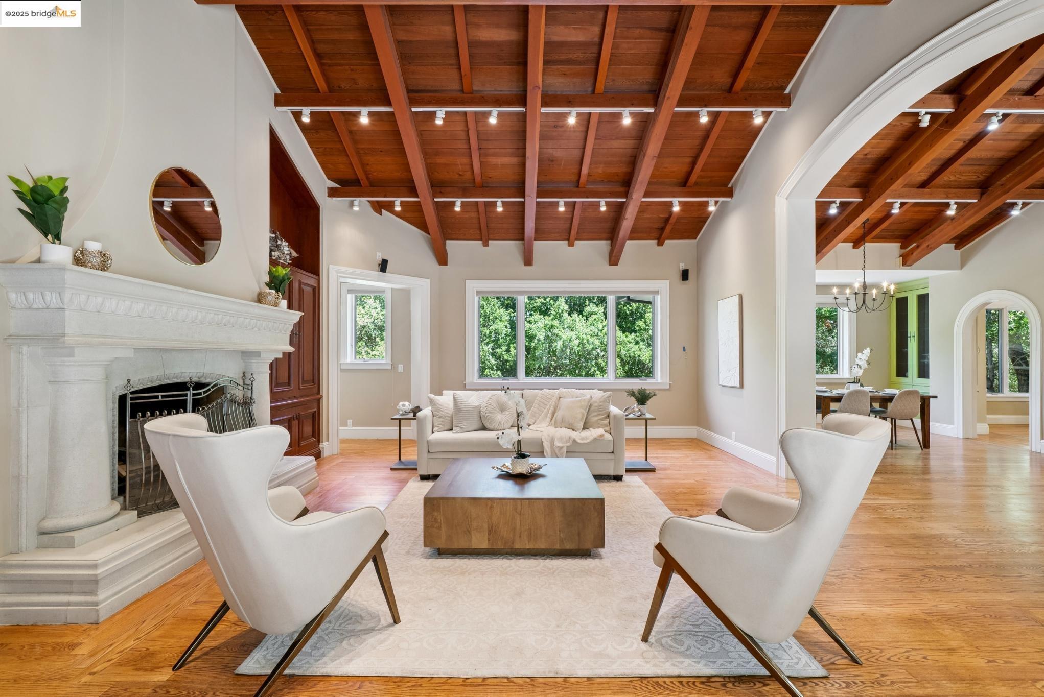 Detail Gallery Image 19 of 51 For 9 Burton Vista Ct, Lafayette,  CA 94549 - 6 Beds | 7/3 Baths