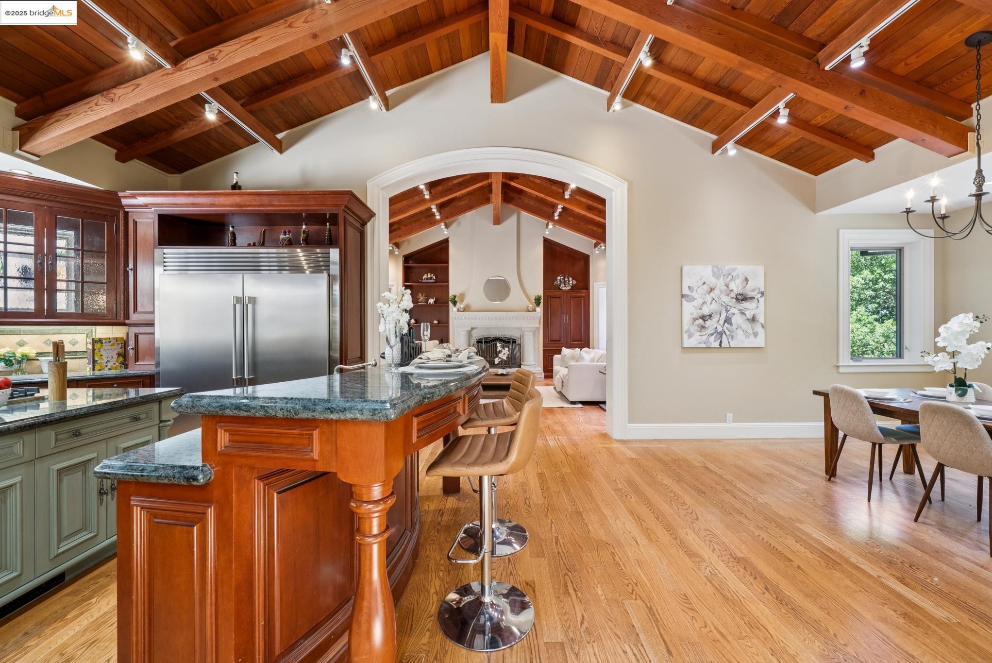 Detail Gallery Image 20 of 51 For 9 Burton Vista Ct, Lafayette,  CA 94549 - 6 Beds | 7/3 Baths