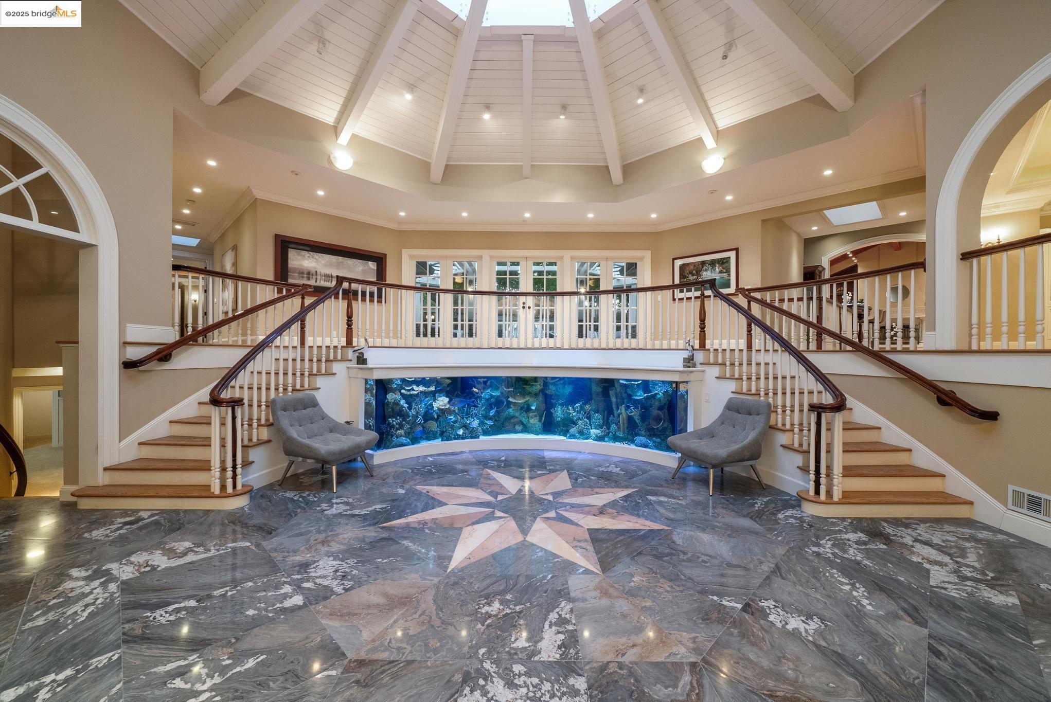 Detail Gallery Image 4 of 51 For 9 Burton Vista Ct, Lafayette,  CA 94549 - 6 Beds | 7/3 Baths
