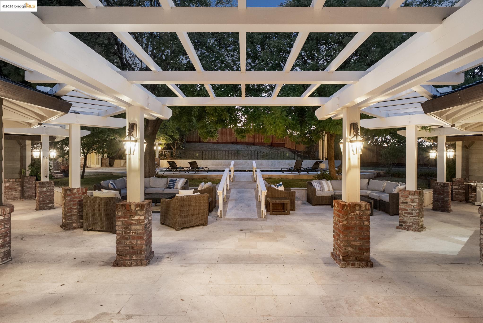 Detail Gallery Image 31 of 51 For 9 Burton Vista Ct, Lafayette,  CA 94549 - 6 Beds | 7/3 Baths