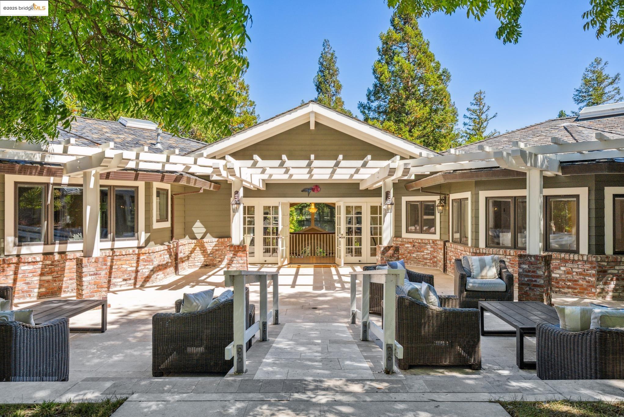 Detail Gallery Image 32 of 51 For 9 Burton Vista Ct, Lafayette,  CA 94549 - 6 Beds | 7/3 Baths