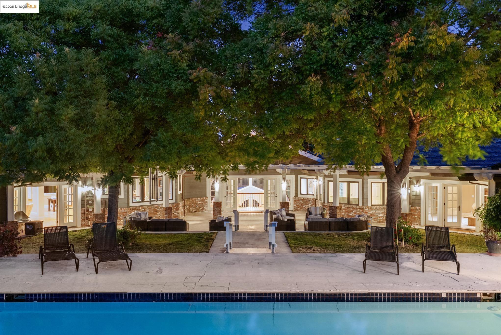 Detail Gallery Image 37 of 51 For 9 Burton Vista Ct, Lafayette,  CA 94549 - 6 Beds | 7/3 Baths