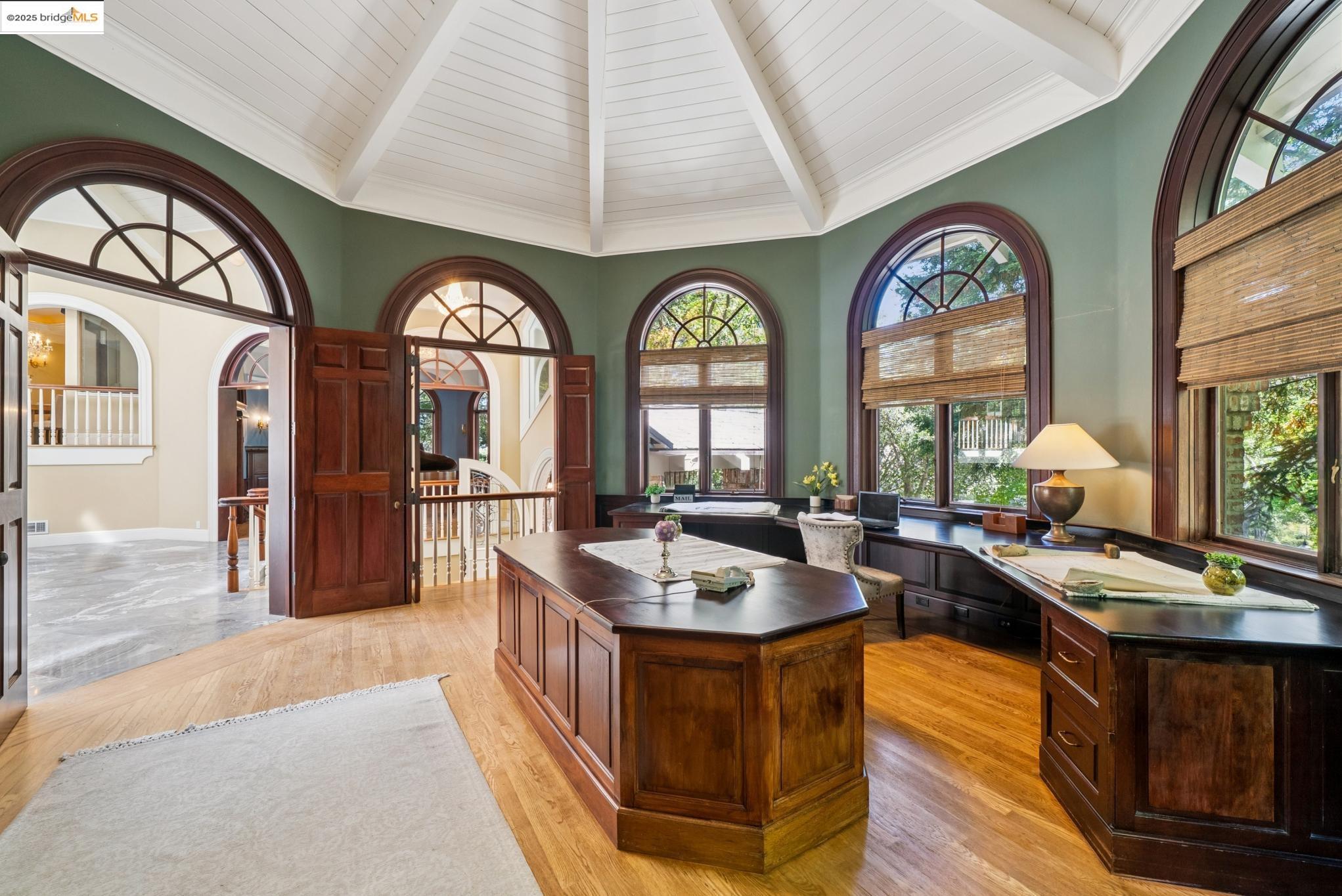 Detail Gallery Image 9 of 51 For 9 Burton Vista Ct, Lafayette,  CA 94549 - 6 Beds | 7/3 Baths