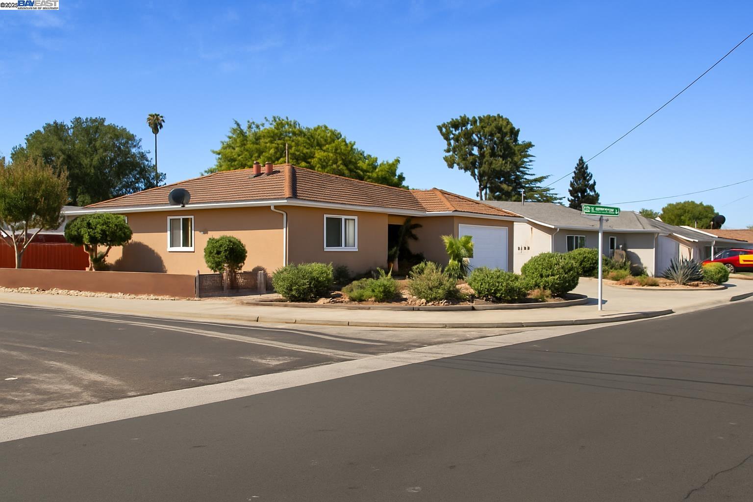 Detail Gallery Image 2 of 29 For 3491 Madeira Way, Livermore,  CA 94550 - 3 Beds | 1 Baths
