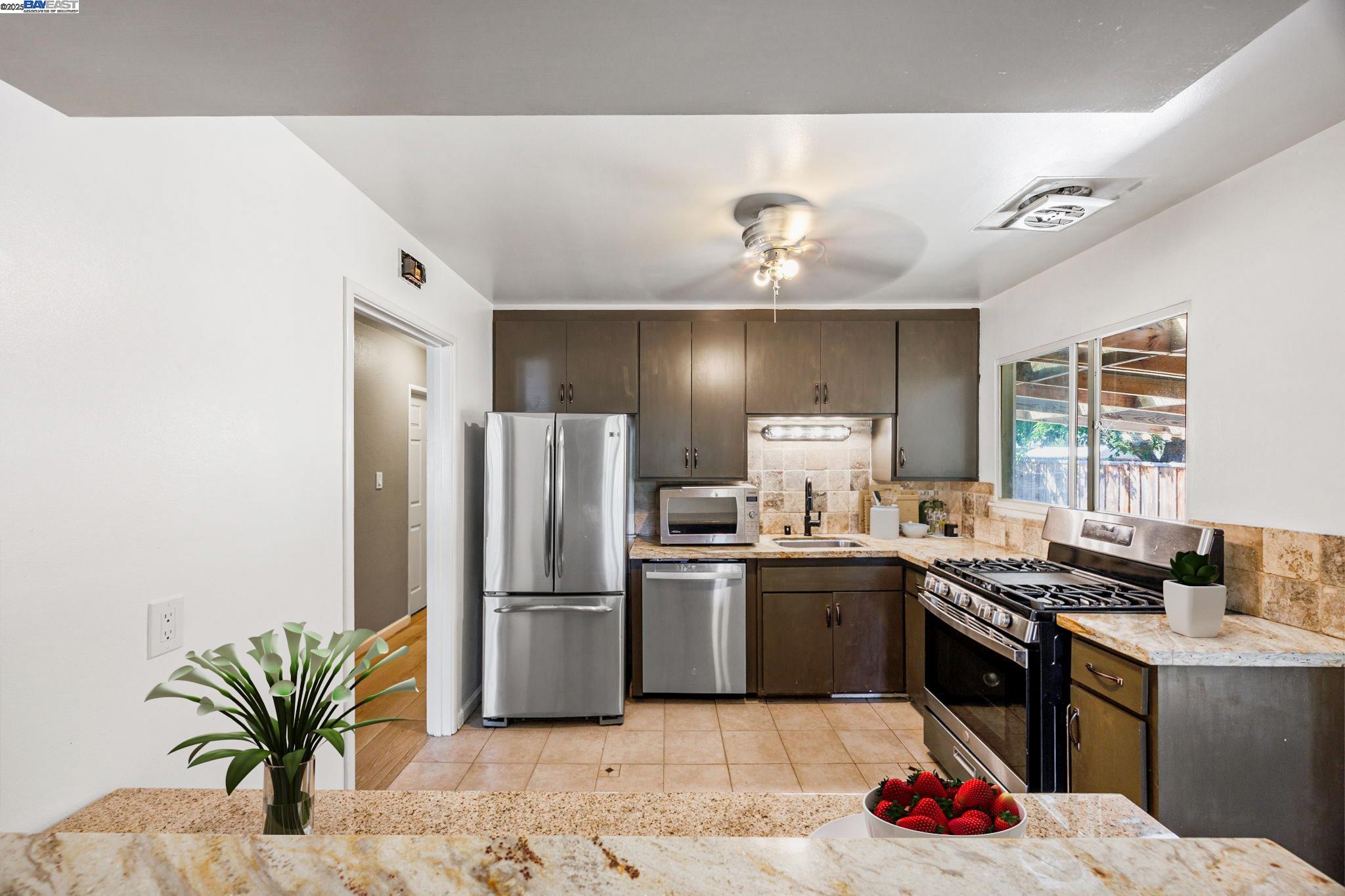 Detail Gallery Image 9 of 29 For 3491 Madeira Way, Livermore,  CA 94550 - 3 Beds | 1 Baths