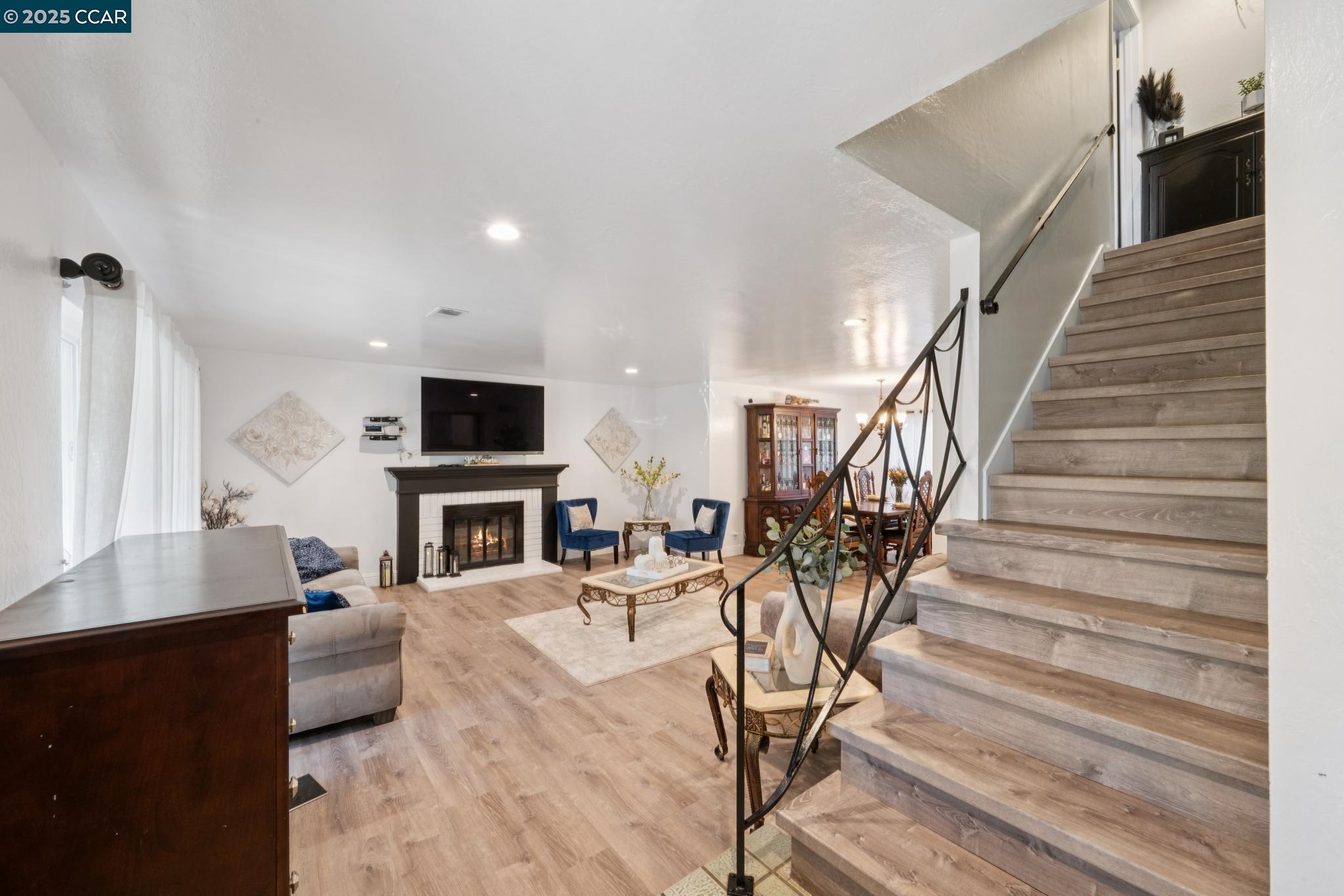 Detail Gallery Image 2 of 39 For 3718 Northpark Ct, Concord,  CA 94519 - 4 Beds | 3 Baths