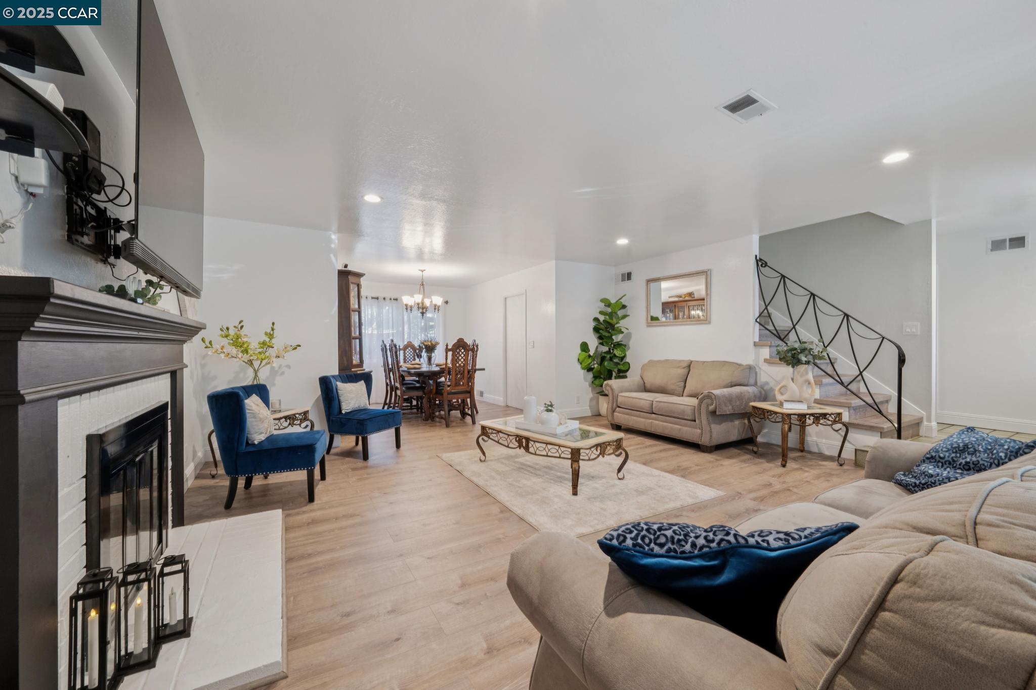 Detail Gallery Image 3 of 39 For 3718 Northpark Ct, Concord,  CA 94519 - 4 Beds | 3 Baths