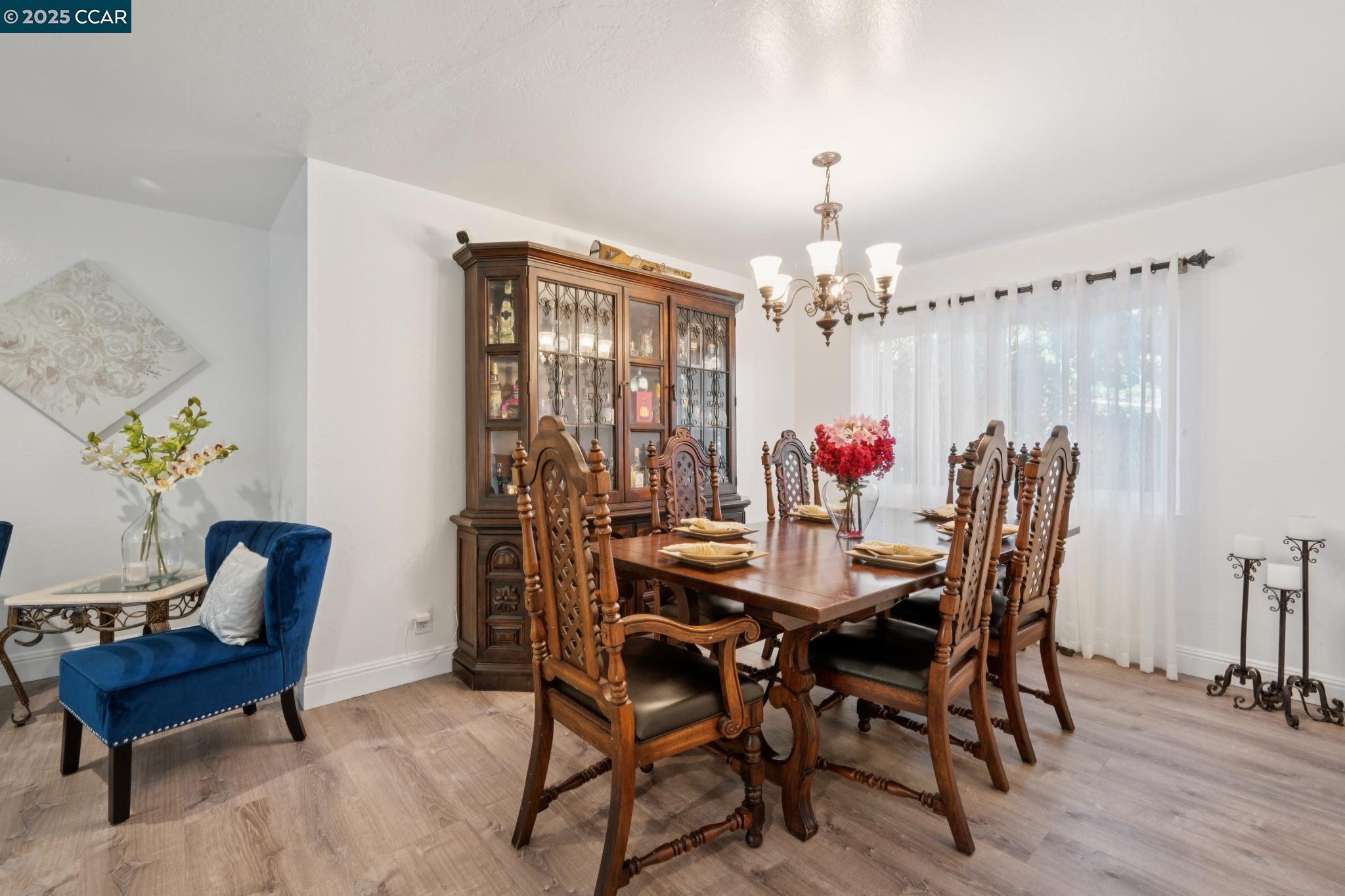 Detail Gallery Image 5 of 39 For 3718 Northpark Ct, Concord,  CA 94519 - 4 Beds | 3 Baths
